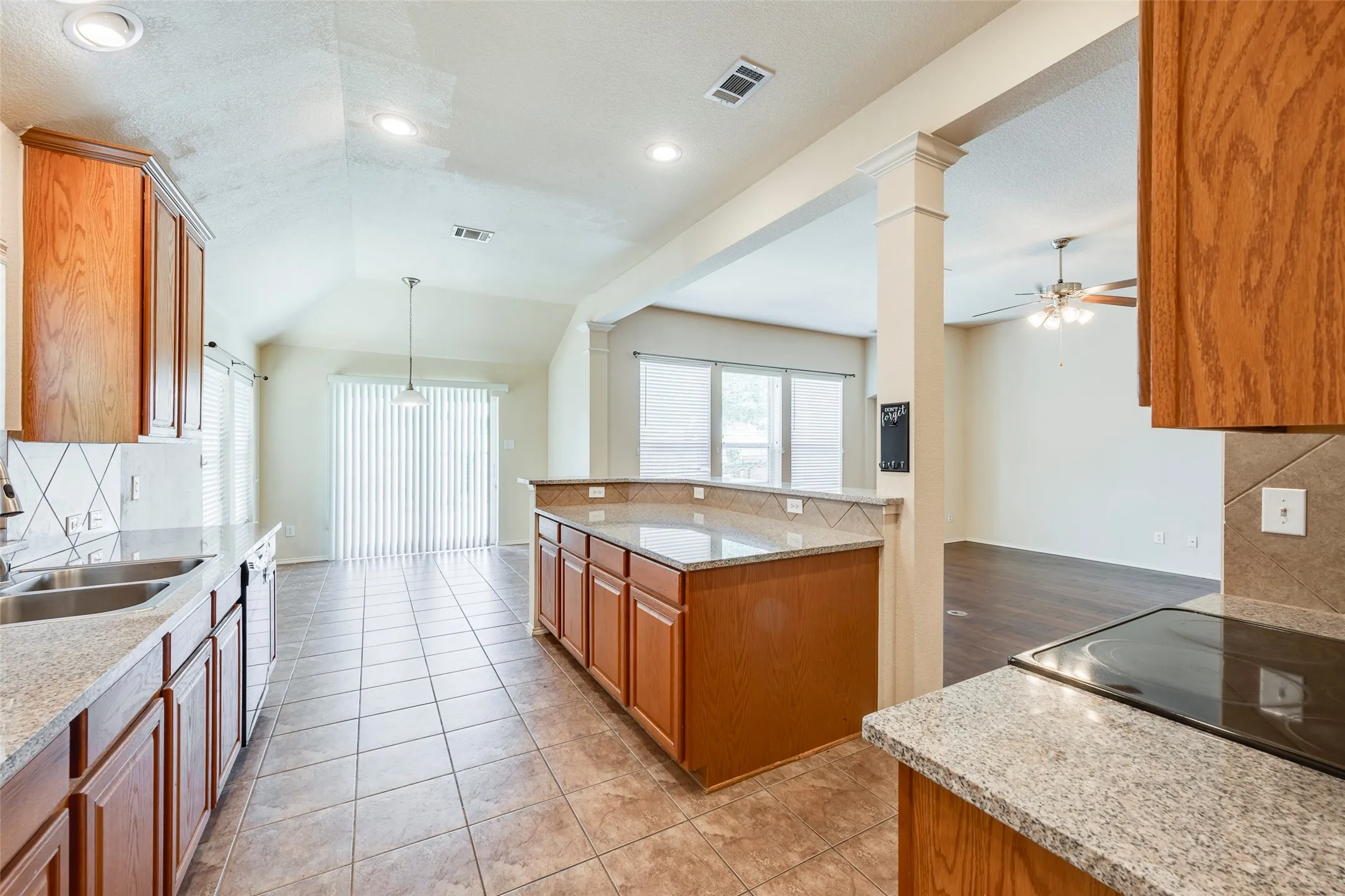 Single Family Residence For Sale in Tarrant County , 2813 Fox Creek Trail, Arlington, Texas 76017, 3 Bedroom, 2 Bathroom, 2 Garage spaces, 2,149 Sqft, built in 2009, mls#21371745, Real Estate Agent in Arlington, Homes For Sale in Tarrant county, Homes For Sale in Arlington, Realtor in Arlington Texas, Real Estate Brokerage Independent Realty Texas, Luminita Cordes Realtor