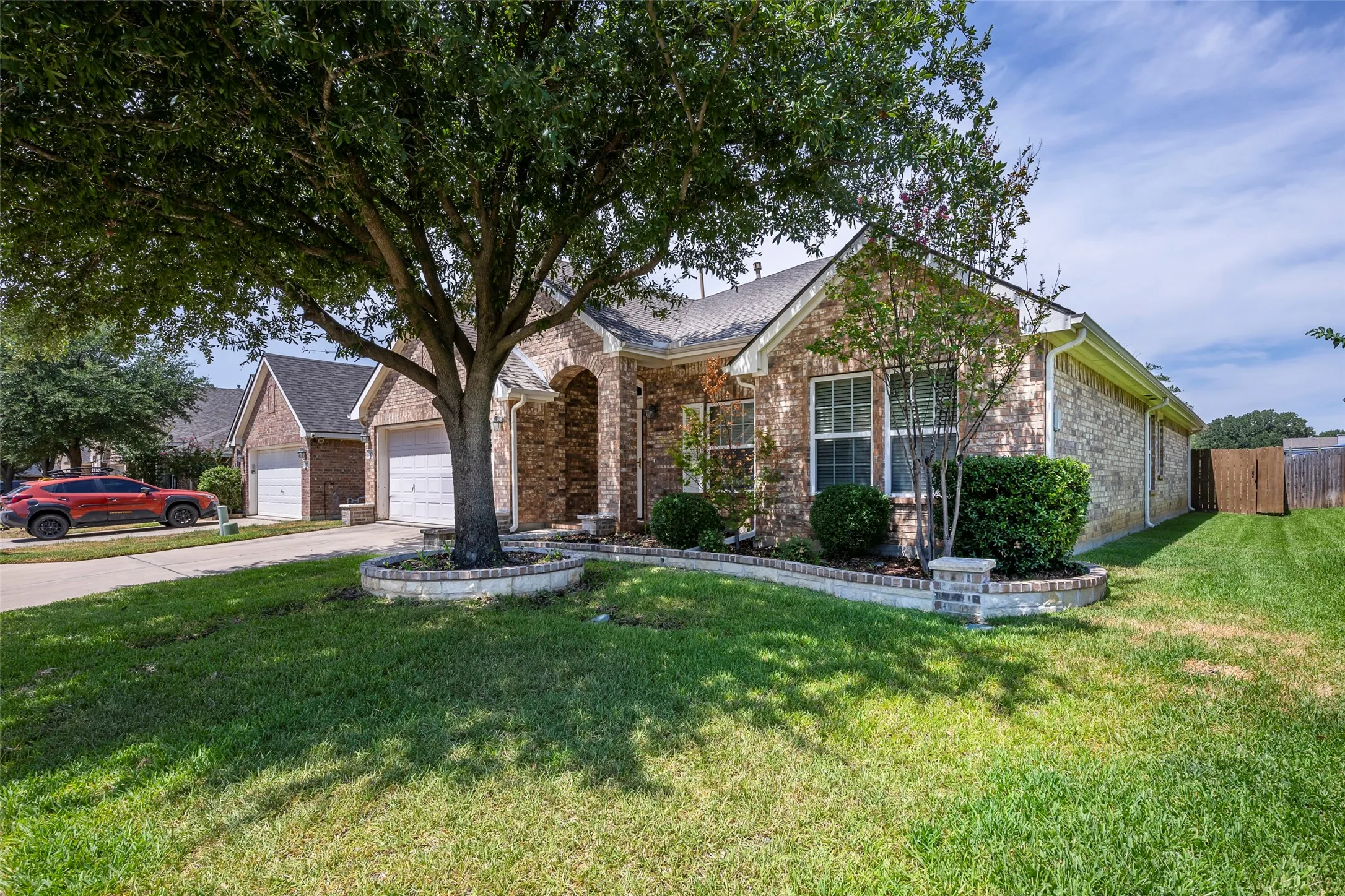 Single Family Residence For Sale in Tarrant County , 2813 Fox Creek Trail, Arlington, Texas 76017, 3 Bedroom, 2 Bathroom, 2 Garage spaces, 2,149 Sqft, built in 2009, mls#21371745, Real Estate Agent in Arlington, Homes For Sale in Tarrant county, Homes For Sale in Arlington, Realtor in Arlington Texas, Real Estate Brokerage Independent Realty Texas, Luminita Cordes Realtor
