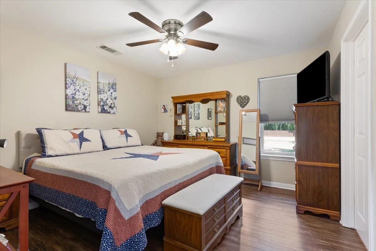 Single Family Residence For Sale in Mc Lennan County , 354 Bluebonnet Lane, Lorena, Texas 76655, 3 Bedroom, 2 Bathroom, Garage spaces, 1,786 Sqft, built in 2005, mls#21372751, Real Estate Agent in Lorena, Homes For Sale in Mc Lennan county, Homes For Sale in Lorena, Realtor in Lorena Texas, Real Estate Brokerage Independent Realty Texas, Luminita Cordes Realtor
