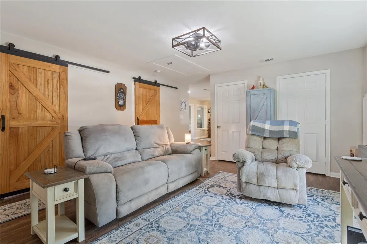 Single Family Residence For Sale in Mc Lennan County , 354 Bluebonnet Lane, Lorena, Texas 76655, 3 Bedroom, 2 Bathroom, Garage spaces, 1,786 Sqft, built in 2005, mls#21372751, Real Estate Agent in Lorena, Homes For Sale in Mc Lennan county, Homes For Sale in Lorena, Realtor in Lorena Texas, Real Estate Brokerage Independent Realty Texas, Luminita Cordes Realtor
