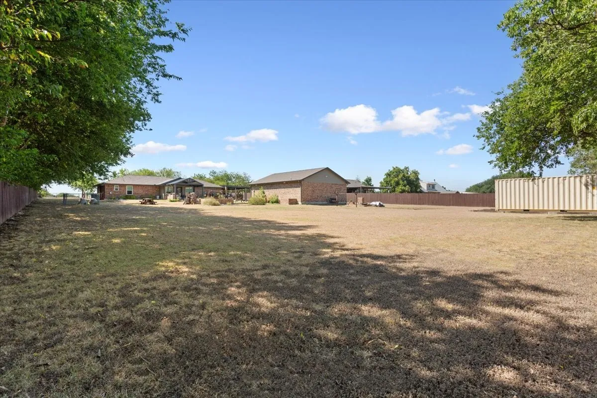 Single Family Residence For Sale in Mc Lennan County , 354 Bluebonnet Lane, Lorena, Texas 76655, 3 Bedroom, 2 Bathroom, Garage spaces, 1,786 Sqft, built in 2005, mls#21372751, Real Estate Agent in Lorena, Homes For Sale in Mc Lennan county, Homes For Sale in Lorena, Realtor in Lorena Texas, Real Estate Brokerage Independent Realty Texas, Luminita Cordes Realtor
