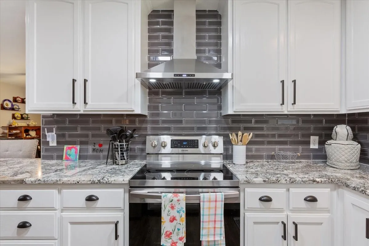 Single Family Residence For Sale in Mc Lennan County , 354 Bluebonnet Lane, Lorena, Texas 76655, 3 Bedroom, 2 Bathroom, Garage spaces, 1,786 Sqft, built in 2005, mls#21372751, Real Estate Agent in Lorena, Homes For Sale in Mc Lennan county, Homes For Sale in Lorena, Realtor in Lorena Texas, Real Estate Brokerage Independent Realty Texas, Luminita Cordes Realtor