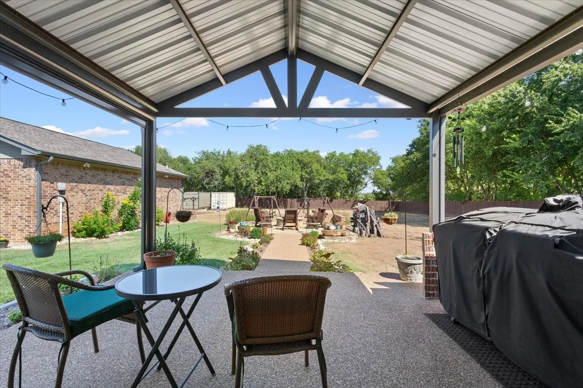 Single Family Residence For Sale in Mc Lennan County , 354 Bluebonnet Lane, Lorena, Texas 76655, 3 Bedroom, 2 Bathroom, Garage spaces, 1,786 Sqft, built in 2005, mls#21372751, Real Estate Agent in Lorena, Homes For Sale in Mc Lennan county, Homes For Sale in Lorena, Realtor in Lorena Texas, Real Estate Brokerage Independent Realty Texas, Luminita Cordes Realtor
