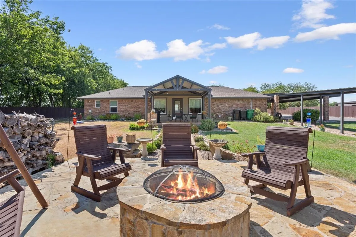 Single Family Residence For Sale in Mc Lennan County , 354 Bluebonnet Lane, Lorena, Texas 76655, 3 Bedroom, 2 Bathroom, Garage spaces, 1,786 Sqft, built in 2005, mls#21372751, Real Estate Agent in Lorena, Homes For Sale in Mc Lennan county, Homes For Sale in Lorena, Realtor in Lorena Texas, Real Estate Brokerage Independent Realty Texas, Luminita Cordes Realtor