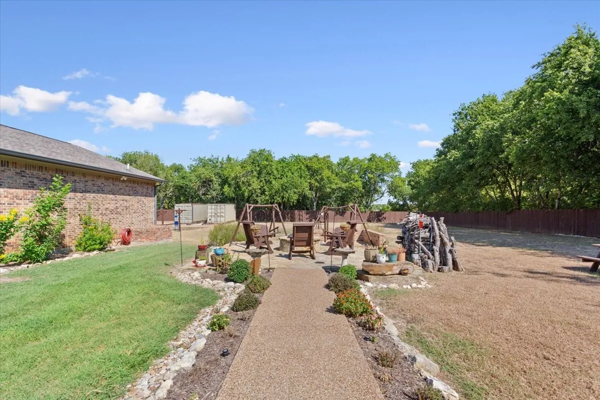 Single Family Residence For Sale in Mc Lennan County , 354 Bluebonnet Lane, Lorena, Texas 76655, 3 Bedroom, 2 Bathroom, Garage spaces, 1,786 Sqft, built in 2005, mls#21372751, Real Estate Agent in Lorena, Homes For Sale in Mc Lennan county, Homes For Sale in Lorena, Realtor in Lorena Texas, Real Estate Brokerage Independent Realty Texas, Luminita Cordes Realtor