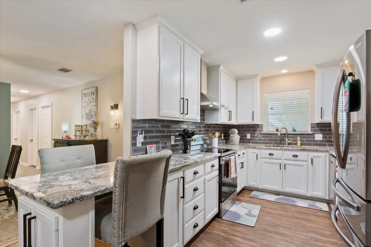Single Family Residence For Sale in Mc Lennan County , 354 Bluebonnet Lane, Lorena, Texas 76655, 3 Bedroom, 2 Bathroom, Garage spaces, 1,786 Sqft, built in 2005, mls#21372751, Real Estate Agent in Lorena, Homes For Sale in Mc Lennan county, Homes For Sale in Lorena, Realtor in Lorena Texas, Real Estate Brokerage Independent Realty Texas, Luminita Cordes Realtor