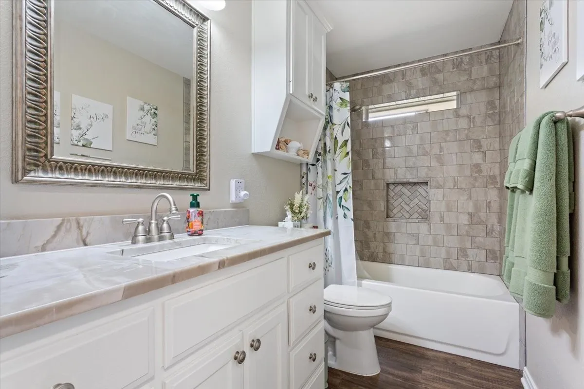 Single Family Residence For Sale in Mc Lennan County , 354 Bluebonnet Lane, Lorena, Texas 76655, 3 Bedroom, 2 Bathroom, Garage spaces, 1,786 Sqft, built in 2005, mls#21372751, Real Estate Agent in Lorena, Homes For Sale in Mc Lennan county, Homes For Sale in Lorena, Realtor in Lorena Texas, Real Estate Brokerage Independent Realty Texas, Luminita Cordes Realtor