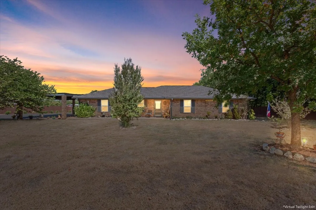 Single Family Residence For Sale in Mc Lennan County , 354 Bluebonnet Lane, Lorena, Texas 76655, 3 Bedroom, 2 Bathroom, Garage spaces, 1,786 Sqft, built in 2005, mls#21372751, Real Estate Agent in Lorena, Homes For Sale in Mc Lennan county, Homes For Sale in Lorena, Realtor in Lorena Texas, Real Estate Brokerage Independent Realty Texas, Luminita Cordes Realtor
