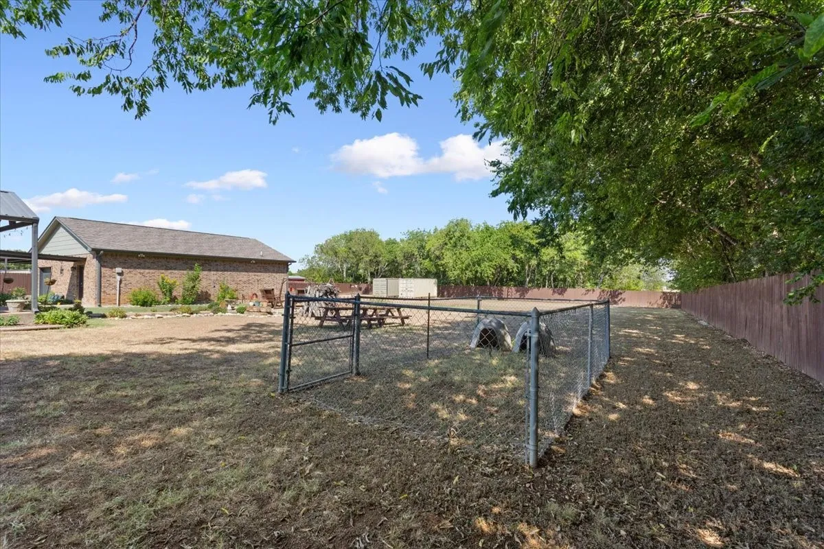 Single Family Residence For Sale in Mc Lennan County , 354 Bluebonnet Lane, Lorena, Texas 76655, 3 Bedroom, 2 Bathroom, Garage spaces, 1,786 Sqft, built in 2005, mls#21372751, Real Estate Agent in Lorena, Homes For Sale in Mc Lennan county, Homes For Sale in Lorena, Realtor in Lorena Texas, Real Estate Brokerage Independent Realty Texas, Luminita Cordes Realtor