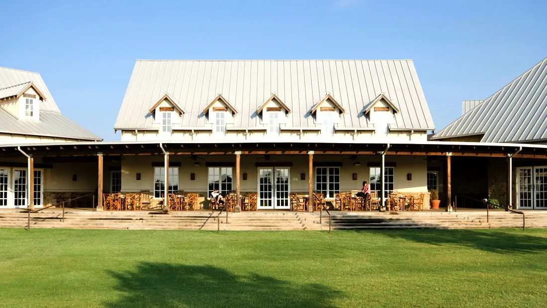 Lantana Golf club has a wonderful restaurant and bar for the community!