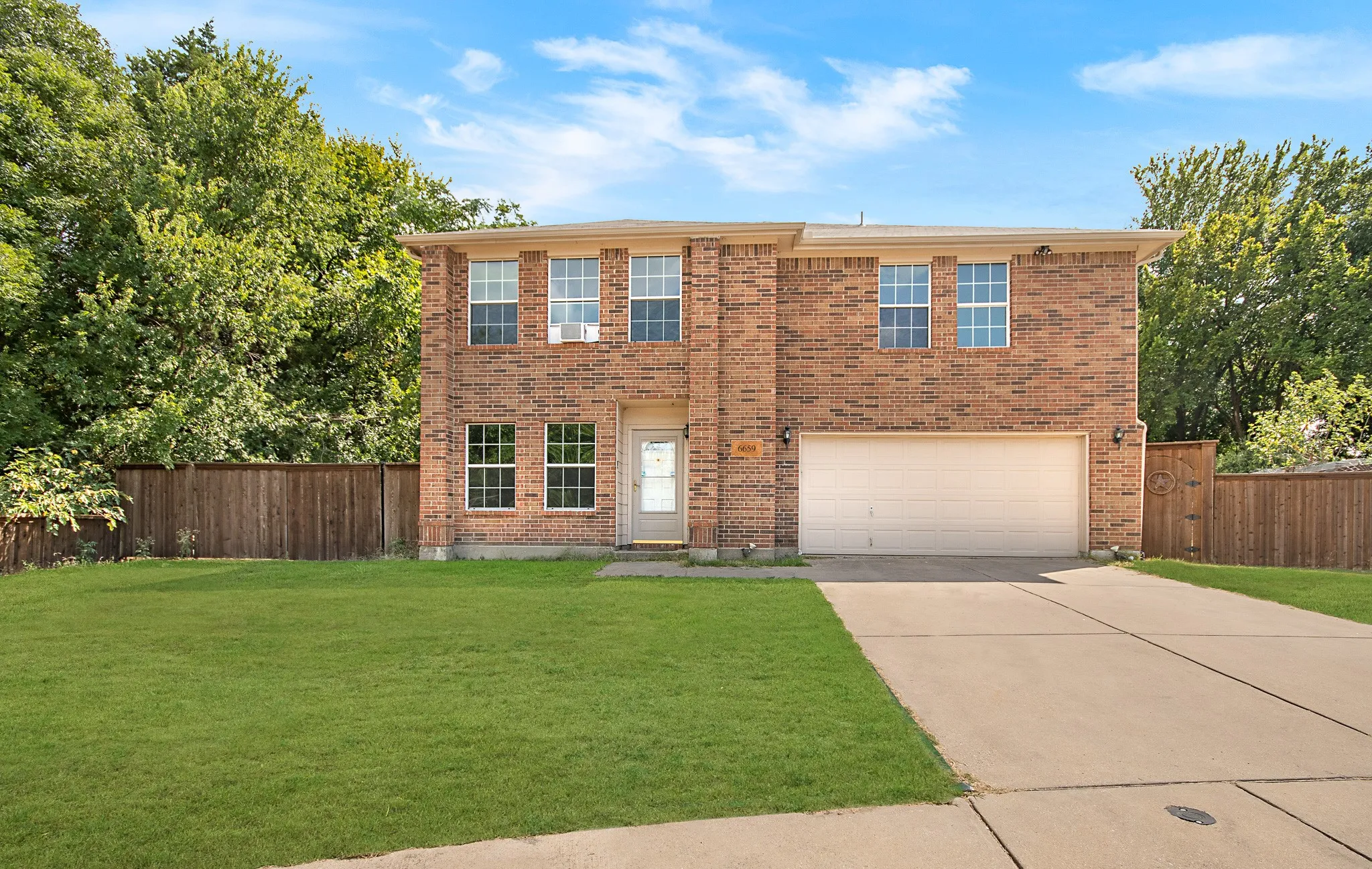 Single Family Residence For Sale in Dallas County , 6659 Leaning Oaks Street, Dallas, Texas 75241, 3 Bedroom, 3 Bathroom, 2 Garage spaces, 3,370 Sqft, built in 2006, mls#21371636, Real Estate Agent in Dallas, Homes For Sale in Dallas county, Homes For Sale in Dallas, Realtor in Dallas Texas, Real Estate Brokerage Independent Realty Texas, Luminita Cordes Realtor