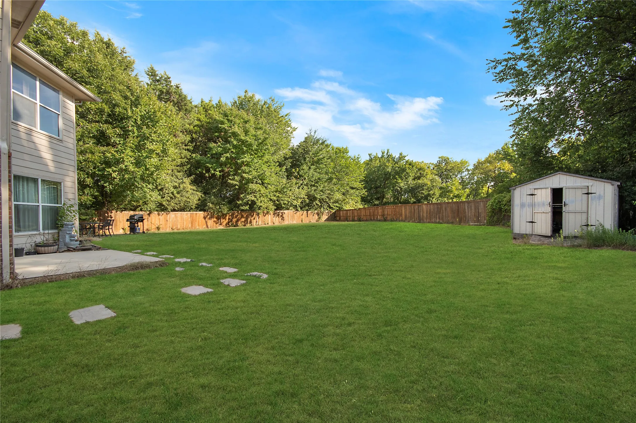 Single Family Residence For Sale in Dallas County , 6659 Leaning Oaks Street, Dallas, Texas 75241, 3 Bedroom, 3 Bathroom, 2 Garage spaces, 3,370 Sqft, built in 2006, mls#21371636, Real Estate Agent in Dallas, Homes For Sale in Dallas county, Homes For Sale in Dallas, Realtor in Dallas Texas, Real Estate Brokerage Independent Realty Texas, Luminita Cordes Realtor