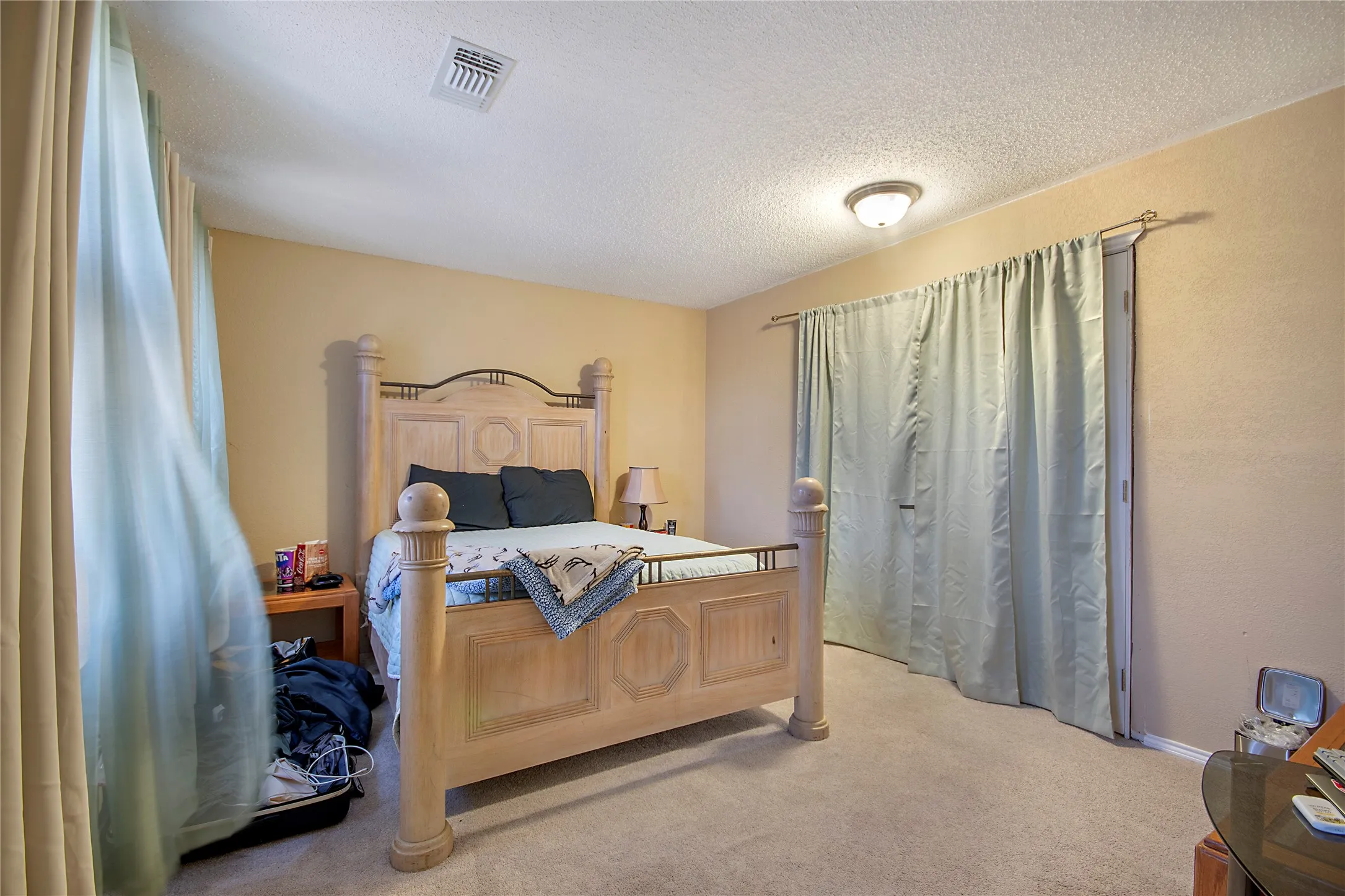 Single Family Residence For Sale in Dallas County , 6659 Leaning Oaks Street, Dallas, Texas 75241, 3 Bedroom, 3 Bathroom, 2 Garage spaces, 3,370 Sqft, built in 2006, mls#21371636, Real Estate Agent in Dallas, Homes For Sale in Dallas county, Homes For Sale in Dallas, Realtor in Dallas Texas, Real Estate Brokerage Independent Realty Texas, Luminita Cordes Realtor