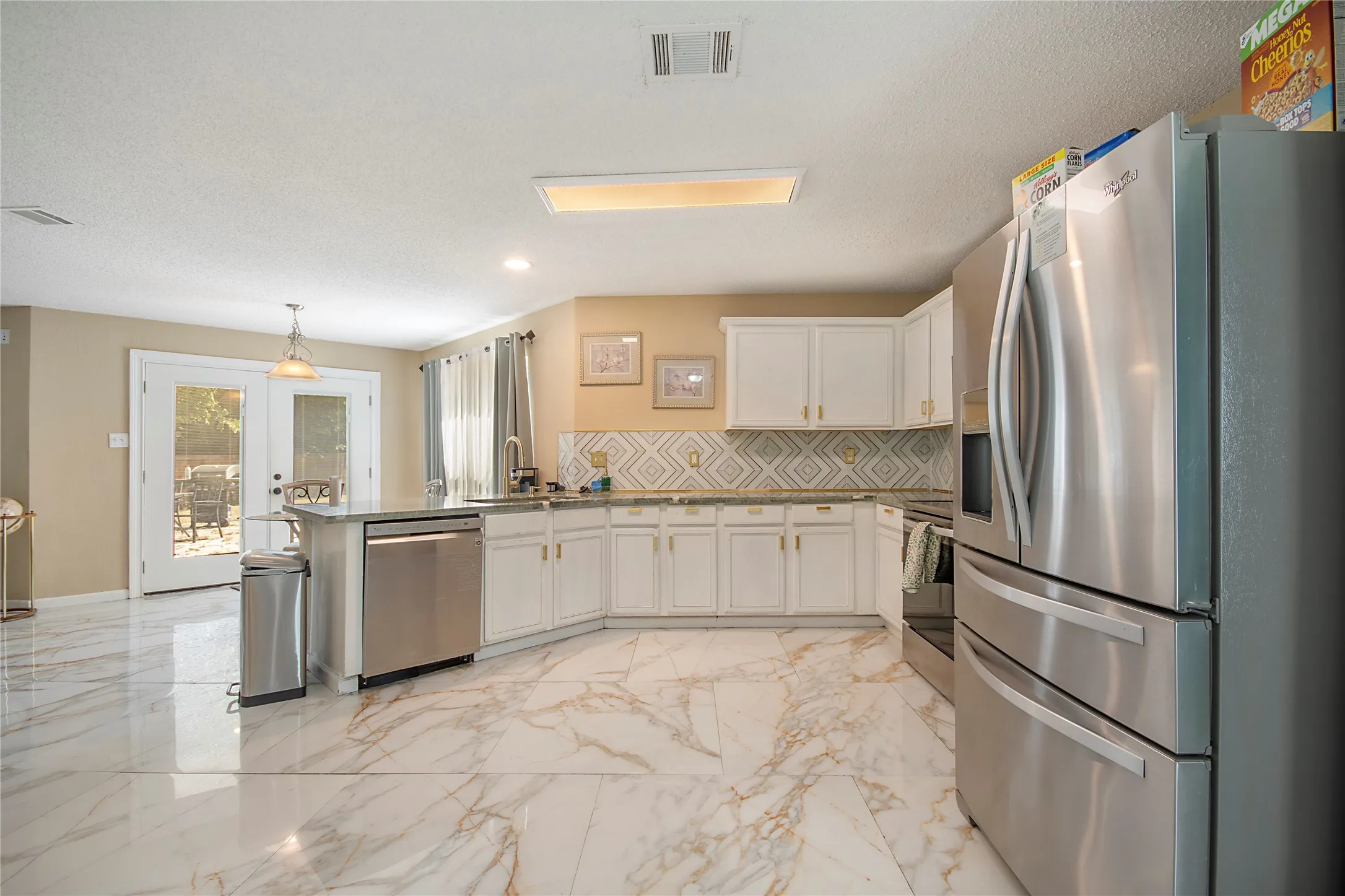 Single Family Residence For Sale in Dallas County , 6659 Leaning Oaks Street, Dallas, Texas 75241, 3 Bedroom, 3 Bathroom, 2 Garage spaces, 3,370 Sqft, built in 2006, mls#21371636, Real Estate Agent in Dallas, Homes For Sale in Dallas county, Homes For Sale in Dallas, Realtor in Dallas Texas, Real Estate Brokerage Independent Realty Texas, Luminita Cordes Realtor