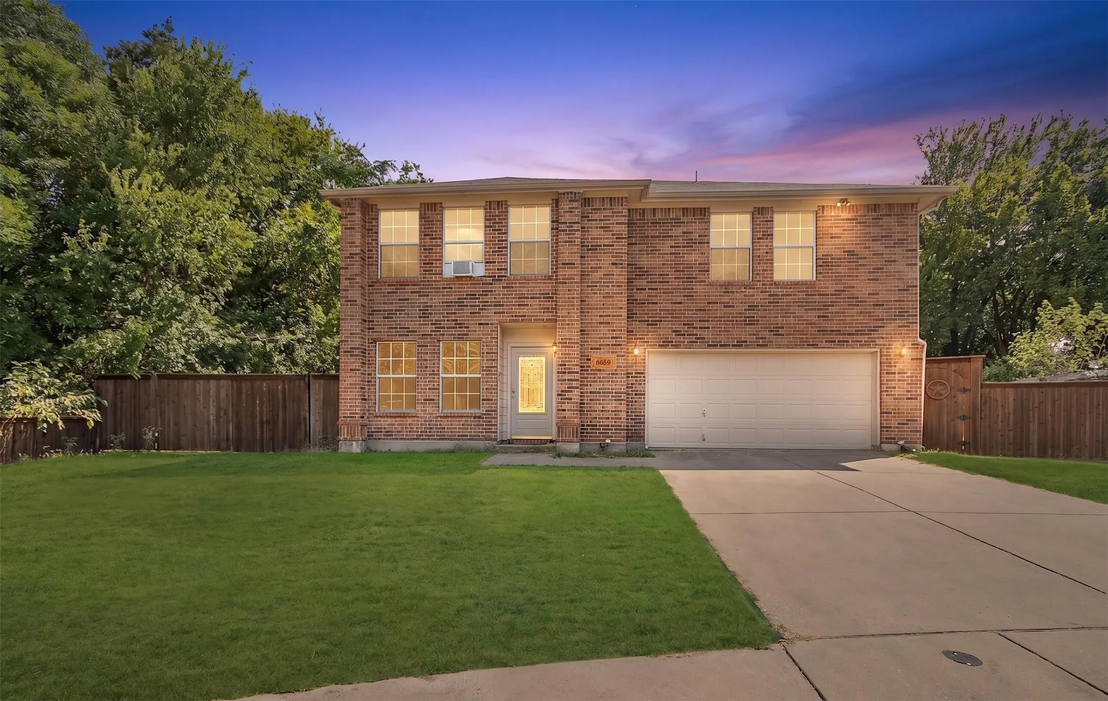 Single Family Residence For Sale in Dallas County , 6659 Leaning Oaks Street, Dallas, Texas 75241, 3 Bedroom, 3 Bathroom, 2 Garage spaces, 3,370 Sqft, built in 2006, mls#21371636, Real Estate Agent in Dallas, Homes For Sale in Dallas county, Homes For Sale in Dallas, Realtor in Dallas Texas, Real Estate Brokerage Independent Realty Texas, Luminita Cordes Realtor