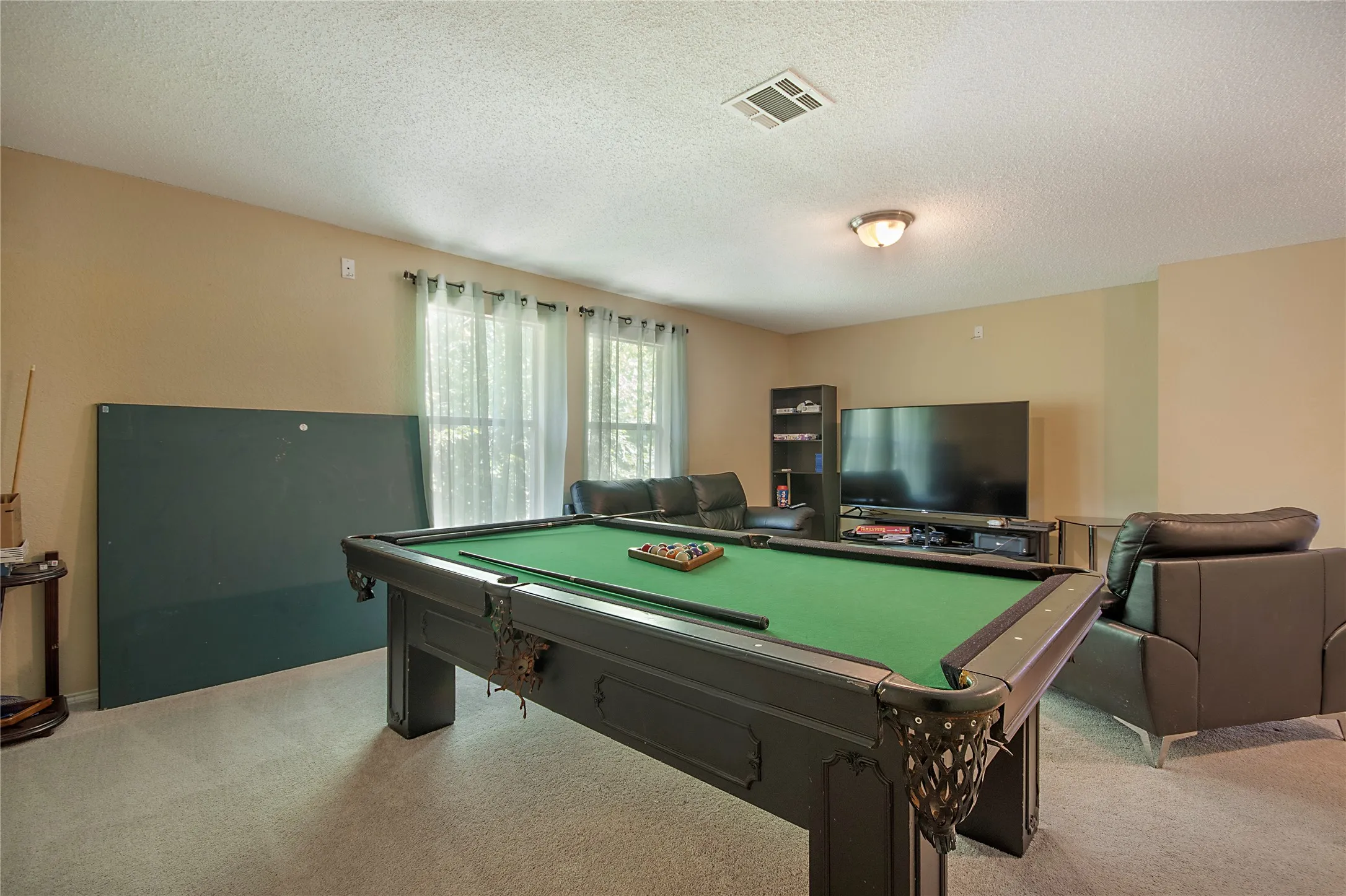 Single Family Residence For Sale in Dallas County , 6659 Leaning Oaks Street, Dallas, Texas 75241, 3 Bedroom, 3 Bathroom, 2 Garage spaces, 3,370 Sqft, built in 2006, mls#21371636, Real Estate Agent in Dallas, Homes For Sale in Dallas county, Homes For Sale in Dallas, Realtor in Dallas Texas, Real Estate Brokerage Independent Realty Texas, Luminita Cordes Realtor
