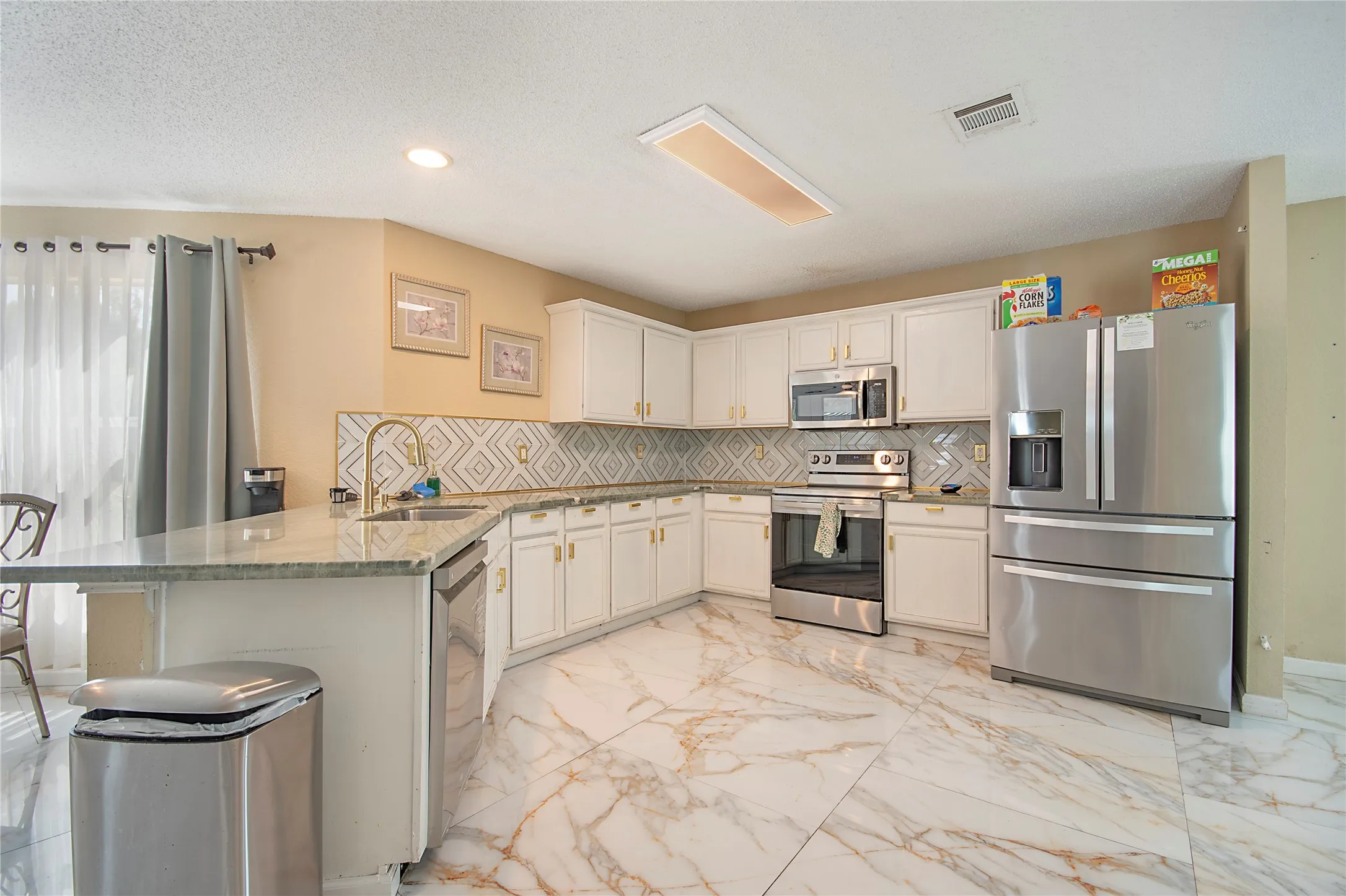 Single Family Residence For Sale in Dallas County , 6659 Leaning Oaks Street, Dallas, Texas 75241, 3 Bedroom, 3 Bathroom, 2 Garage spaces, 3,370 Sqft, built in 2006, mls#21371636, Real Estate Agent in Dallas, Homes For Sale in Dallas county, Homes For Sale in Dallas, Realtor in Dallas Texas, Real Estate Brokerage Independent Realty Texas, Luminita Cordes Realtor