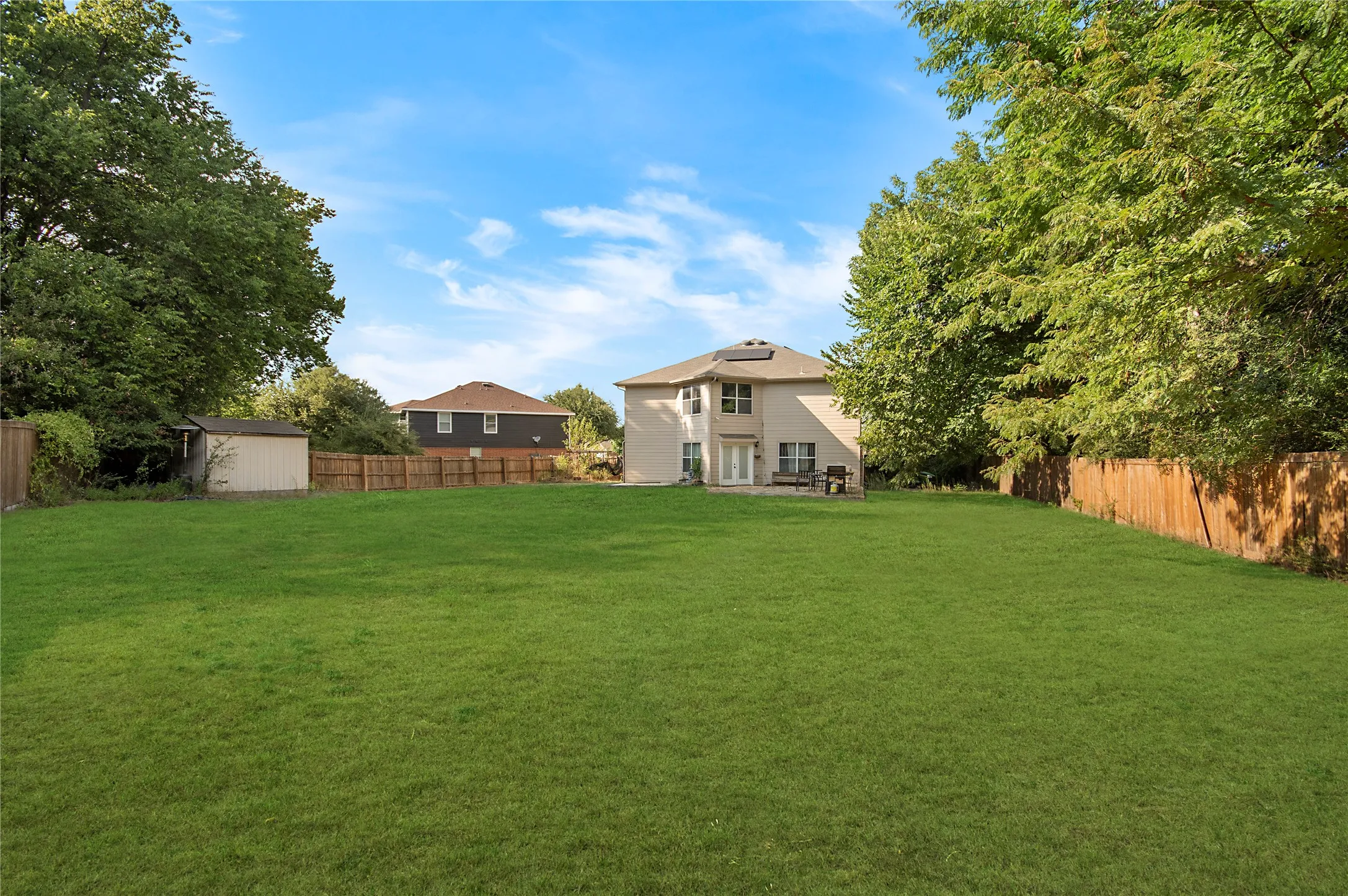 Single Family Residence For Sale in Dallas County , 6659 Leaning Oaks Street, Dallas, Texas 75241, 3 Bedroom, 3 Bathroom, 2 Garage spaces, 3,370 Sqft, built in 2006, mls#21371636, Real Estate Agent in Dallas, Homes For Sale in Dallas county, Homes For Sale in Dallas, Realtor in Dallas Texas, Real Estate Brokerage Independent Realty Texas, Luminita Cordes Realtor