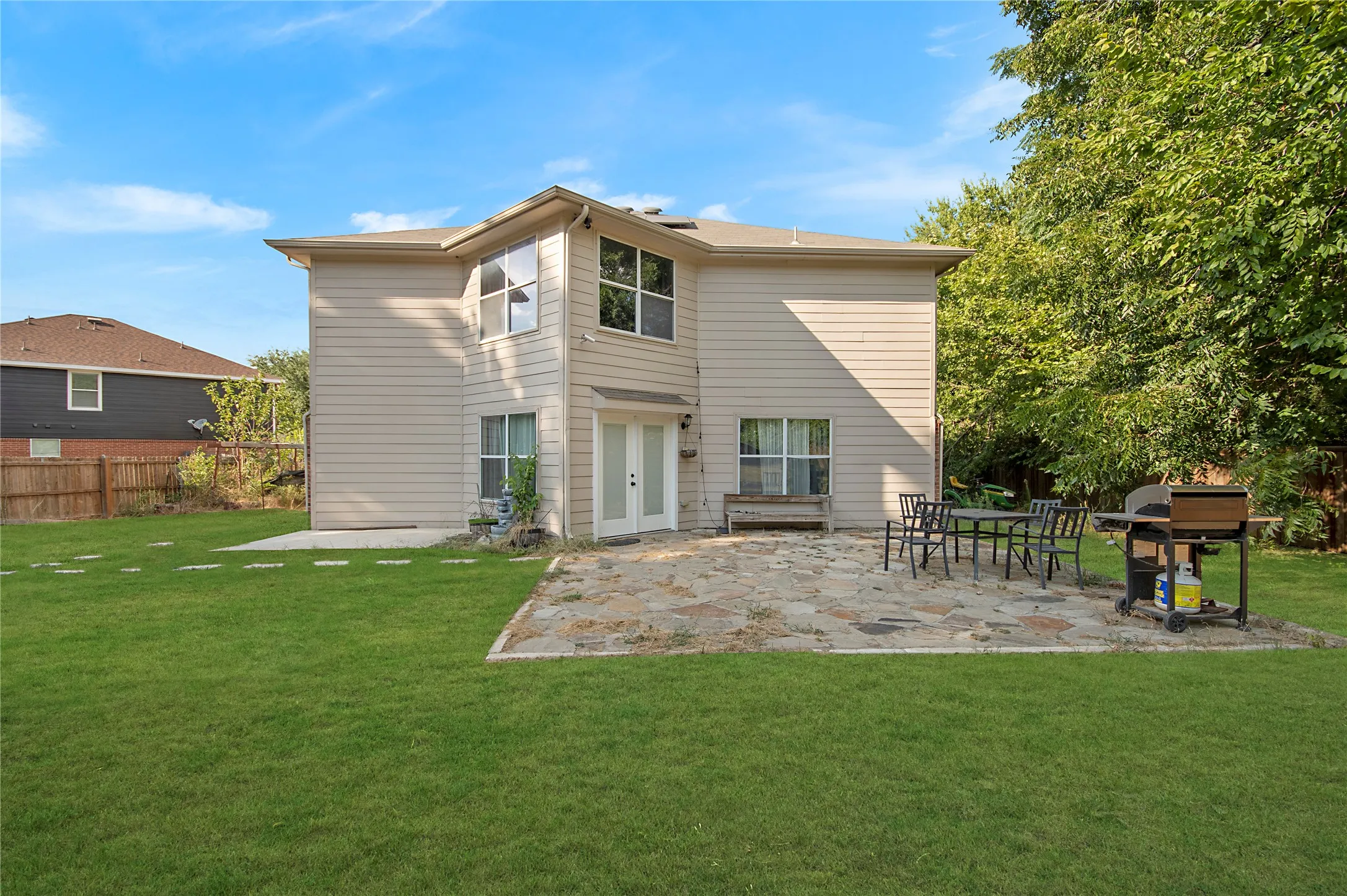 Single Family Residence For Sale in Dallas County , 6659 Leaning Oaks Street, Dallas, Texas 75241, 3 Bedroom, 3 Bathroom, 2 Garage spaces, 3,370 Sqft, built in 2006, mls#21371636, Real Estate Agent in Dallas, Homes For Sale in Dallas county, Homes For Sale in Dallas, Realtor in Dallas Texas, Real Estate Brokerage Independent Realty Texas, Luminita Cordes Realtor
