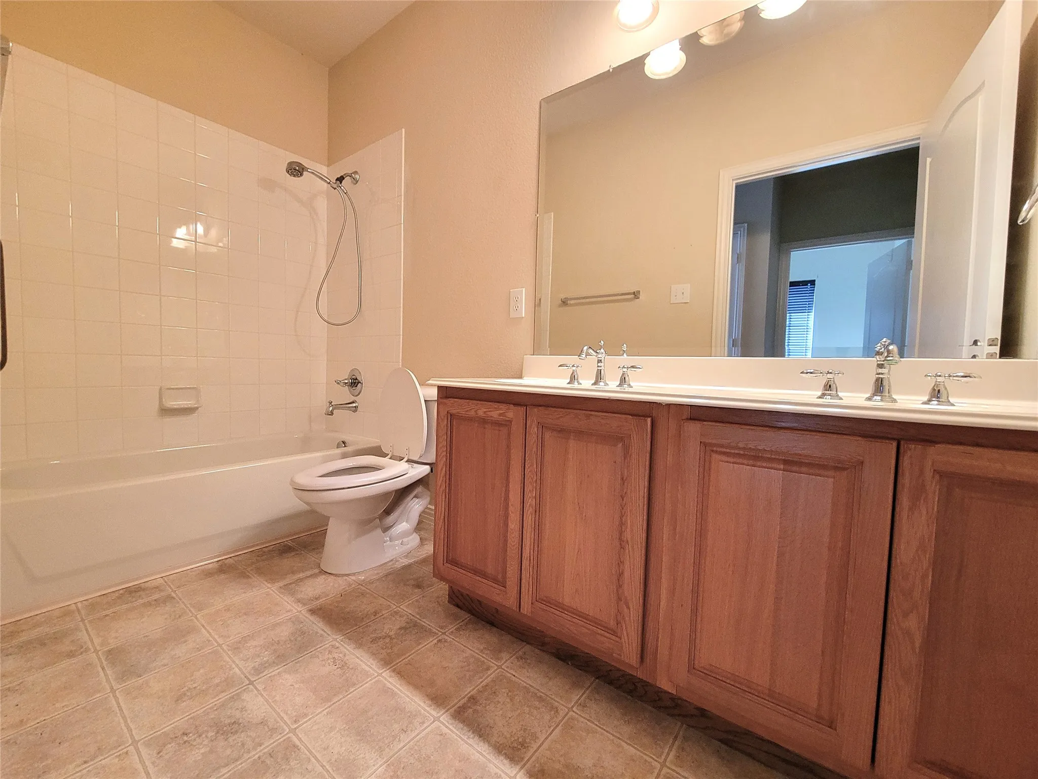 Single Family Residence For Rent in Dallas County , 4805 Prairie Aster Drive, Garland, Texas 75043, 4 Bedroom, 3 Bathroom, 3 Garage spaces, 2,559 Sqft, built in 2006, mls#21373130, Real Estate Agent in Garland, Homes For Rent in Dallas county, Homes For Rent in Garland, Realtor in Garland Texas, Real Estate Brokerage Independent Realty Texas, Luminita Cordes Realtor