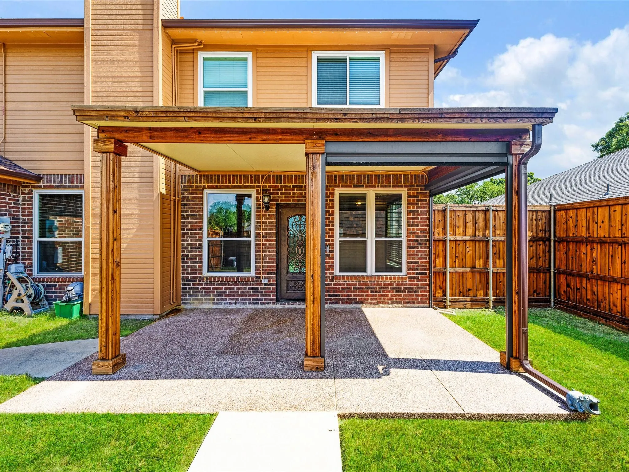 Single Family Residence For Sale in Dallas County , 2617 Daniel Creek, Mesquite, Texas 75181, 4 Bedroom, 3 Bathroom, 2 Garage spaces, 2,540 Sqft, built in 1994, mls#21372497, Real Estate Agent in Mesquite, Homes For Sale in Dallas county, Homes For Sale in Mesquite, Realtor in Mesquite Texas, Real Estate Brokerage Independent Realty Texas, Luminita Cordes Realtor