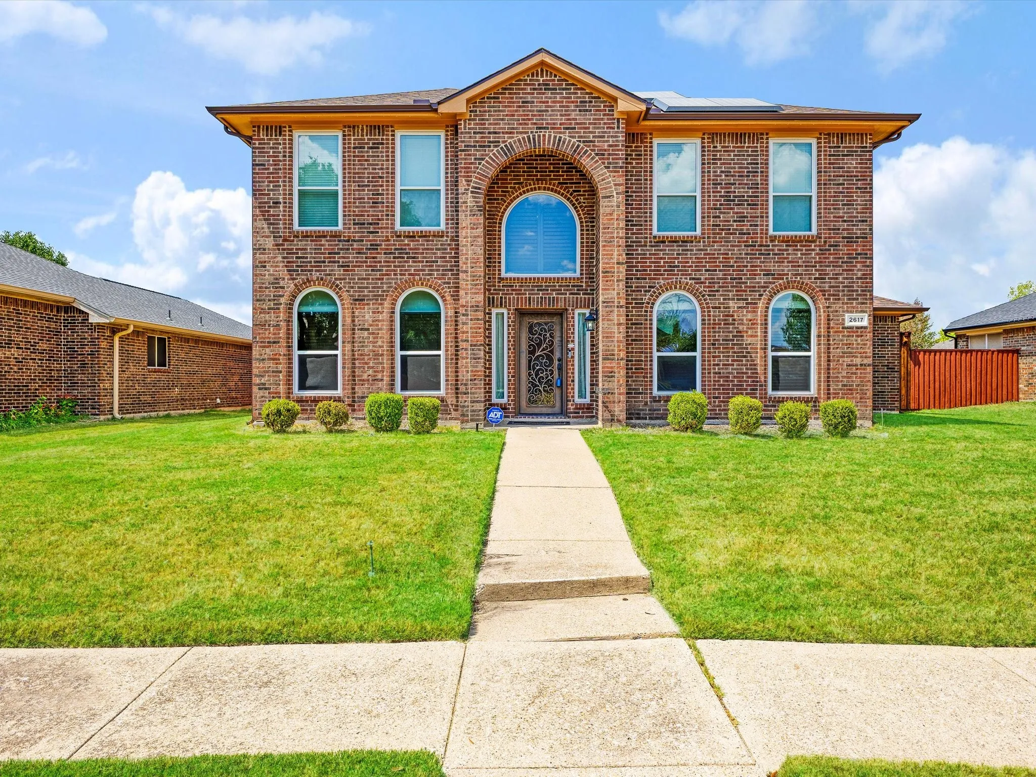 Single Family Residence For Sale in Dallas County , 2617 Daniel Creek, Mesquite, Texas 75181, 4 Bedroom, 3 Bathroom, 2 Garage spaces, 2,540 Sqft, built in 1994, mls#21372497, Real Estate Agent in Mesquite, Homes For Sale in Dallas county, Homes For Sale in Mesquite, Realtor in Mesquite Texas, Real Estate Brokerage Independent Realty Texas, Luminita Cordes Realtor