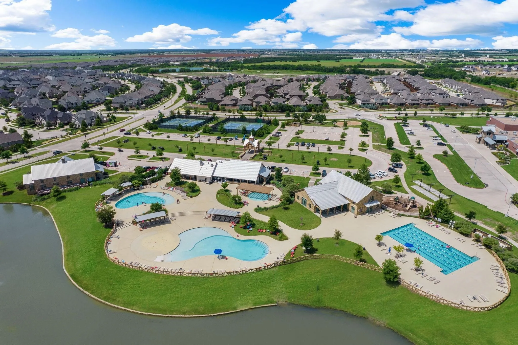 Single Family Residence For Sale in Collin County , 3815 Alleyton Way, Celina, Texas 75009, 4 Bedroom, 5 Bathroom, 3 Garage spaces, 3,260 Sqft, built in 2015, mls#21373121, Real Estate Agent in Celina, Homes For Sale in Collin county, Homes For Sale in Celina, Realtor in Celina Texas, Real Estate Brokerage Independent Realty Texas, Luminita Cordes Realtor
