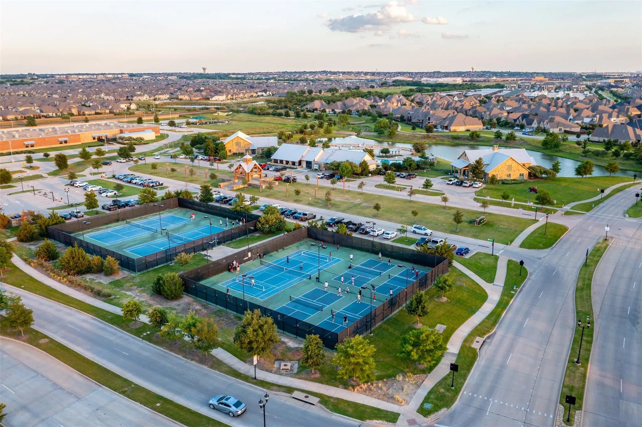 Single Family Residence For Sale in Collin County , 3815 Alleyton Way, Celina, Texas 75009, 4 Bedroom, 5 Bathroom, 3 Garage spaces, 3,260 Sqft, built in 2015, mls#21373121, Real Estate Agent in Celina, Homes For Sale in Collin county, Homes For Sale in Celina, Realtor in Celina Texas, Real Estate Brokerage Independent Realty Texas, Luminita Cordes Realtor