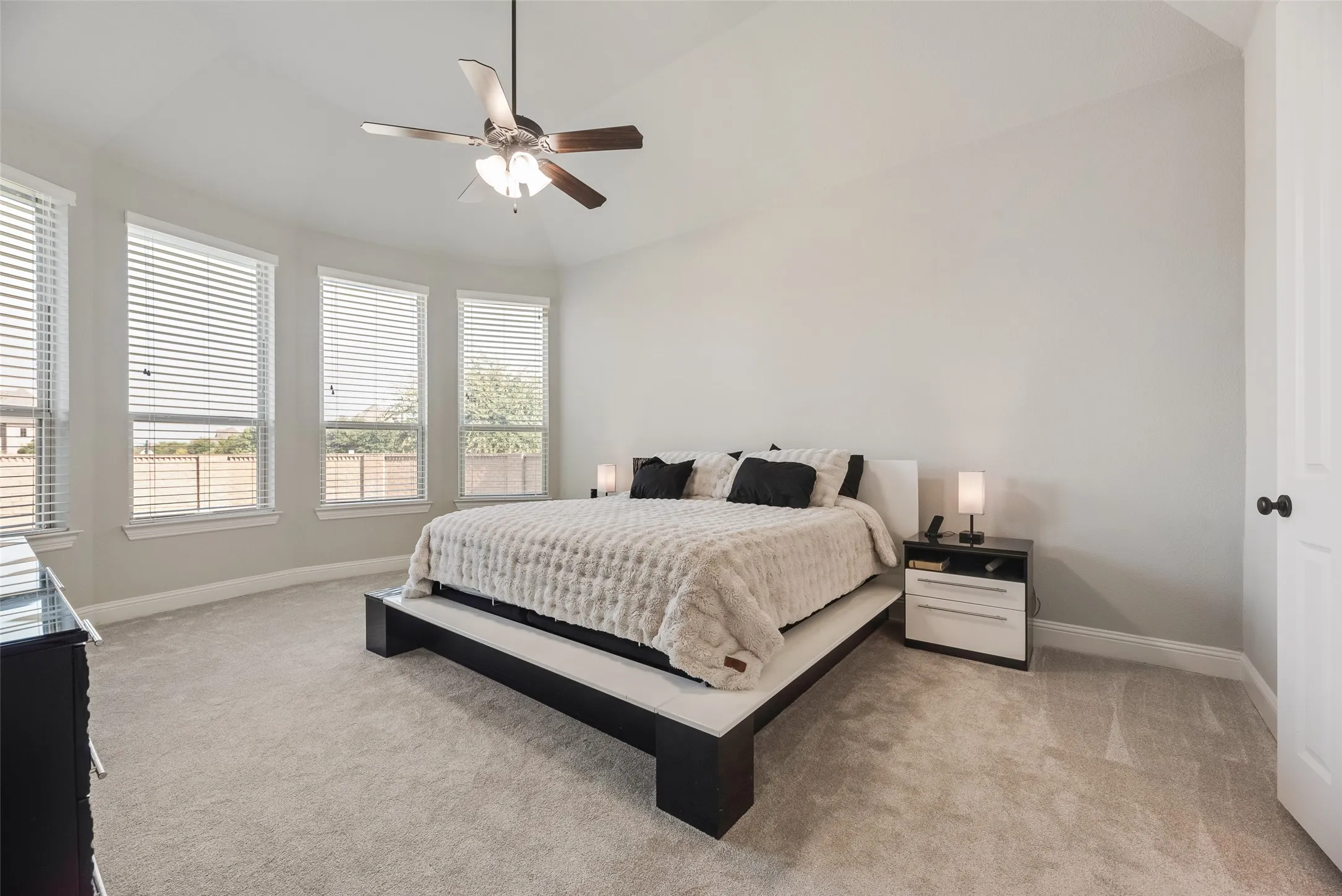 Single Family Residence For Sale in Collin County , 3815 Alleyton Way, Celina, Texas 75009, 4 Bedroom, 5 Bathroom, 3 Garage spaces, 3,260 Sqft, built in 2015, mls#21373121, Real Estate Agent in Celina, Homes For Sale in Collin county, Homes For Sale in Celina, Realtor in Celina Texas, Real Estate Brokerage Independent Realty Texas, Luminita Cordes Realtor