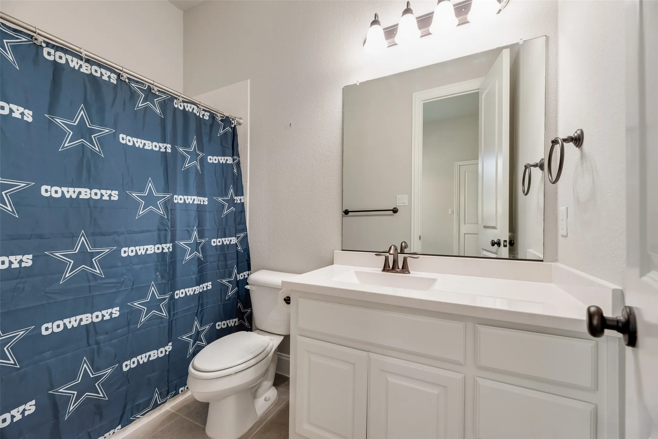 Single Family Residence For Sale in Collin County , 3815 Alleyton Way, Celina, Texas 75009, 4 Bedroom, 5 Bathroom, 3 Garage spaces, 3,260 Sqft, built in 2015, mls#21373121, Real Estate Agent in Celina, Homes For Sale in Collin county, Homes For Sale in Celina, Realtor in Celina Texas, Real Estate Brokerage Independent Realty Texas, Luminita Cordes Realtor