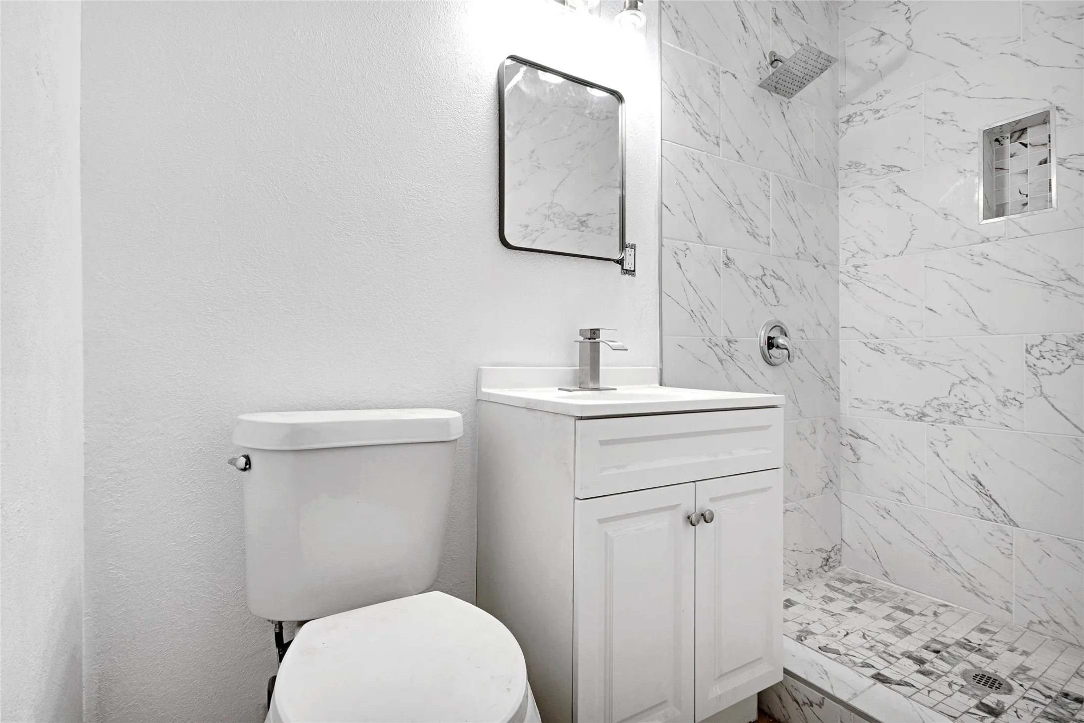 Single Family Residence For Sale in Tarrant County , 520 Circleview Drive S, Hurst, Texas 76054, 4 Bedroom, 3 Bathroom, 2 Garage spaces, 2,444 Sqft, built in 1961, mls#21371273, Real Estate Agent in Hurst, Homes For Sale in Tarrant county, Homes For Sale in Hurst, Realtor in Hurst Texas, Real Estate Brokerage Independent Realty Texas, Luminita Cordes Realtor