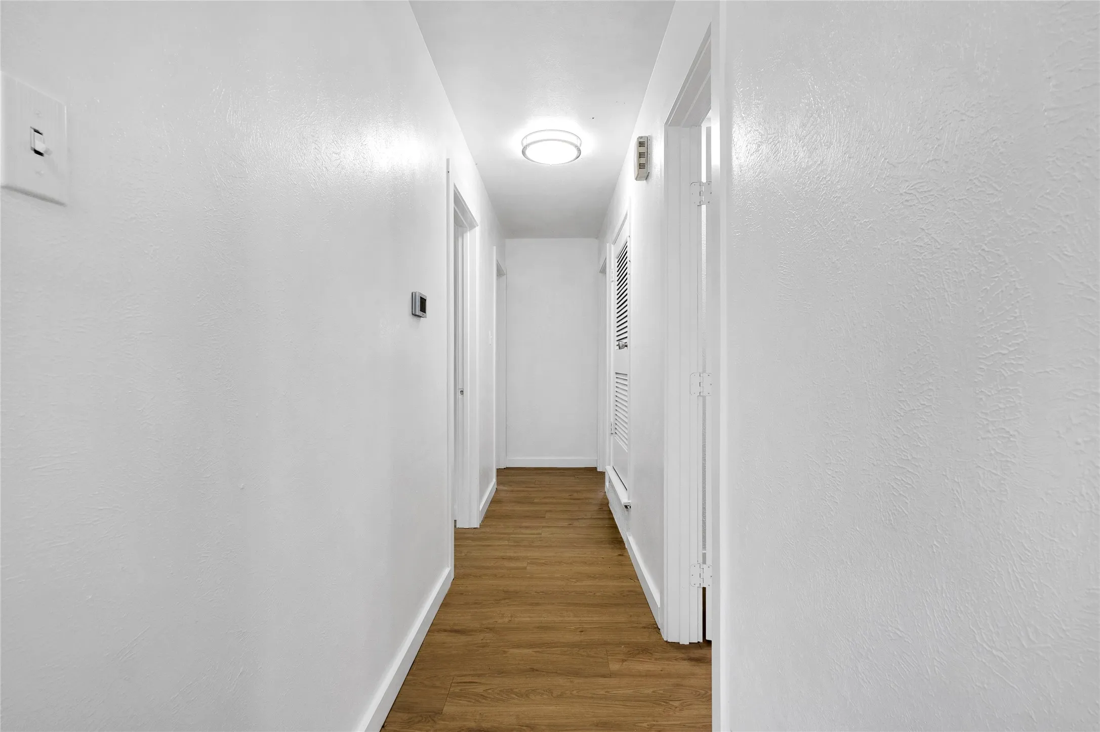 Single Family Residence For Sale in Tarrant County , 520 Circleview Drive S, Hurst, Texas 76054, 4 Bedroom, 3 Bathroom, 2 Garage spaces, 2,444 Sqft, built in 1961, mls#21371273, Real Estate Agent in Hurst, Homes For Sale in Tarrant county, Homes For Sale in Hurst, Realtor in Hurst Texas, Real Estate Brokerage Independent Realty Texas, Luminita Cordes Realtor