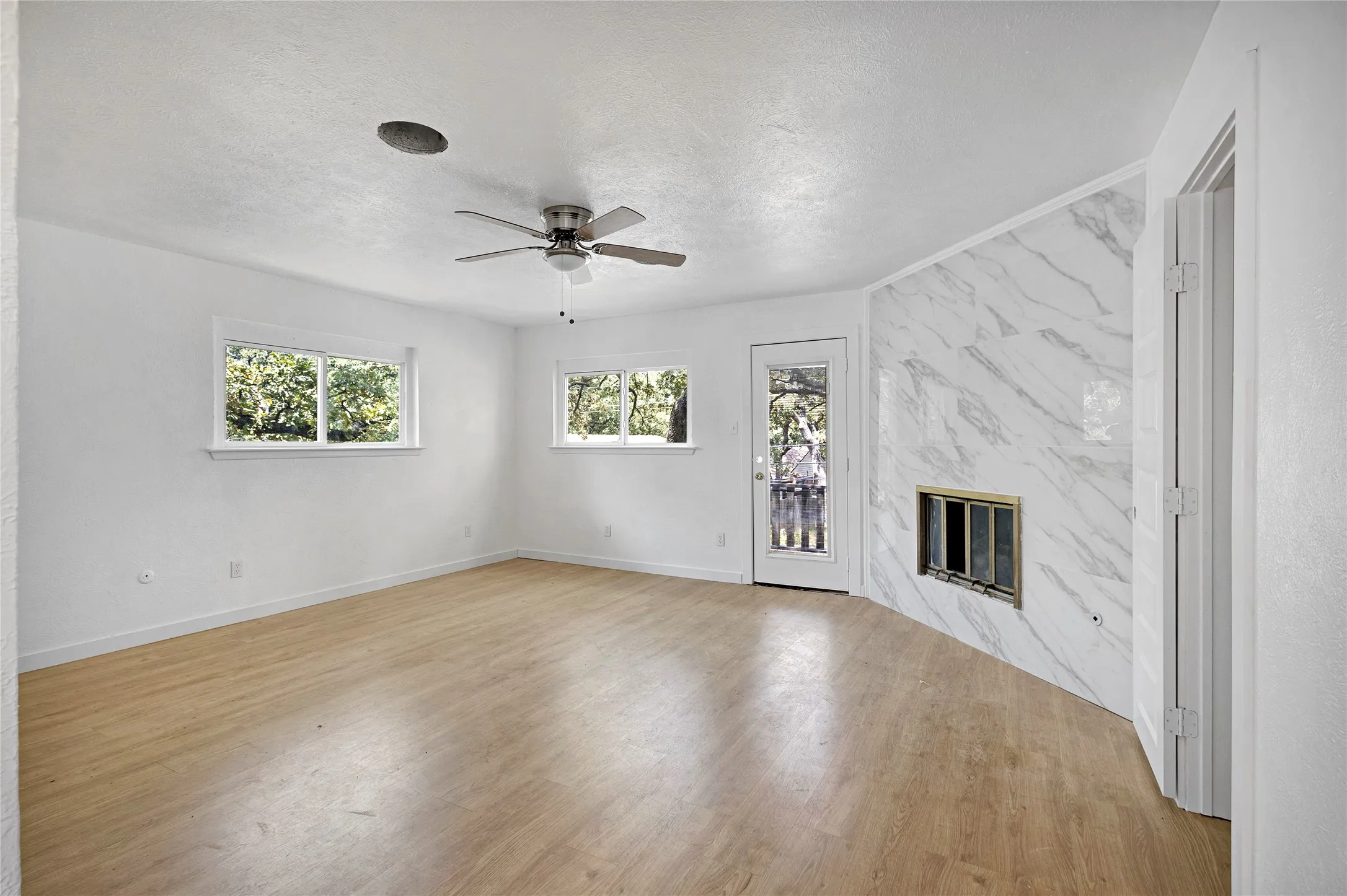 Single Family Residence For Sale in Tarrant County , 520 Circleview Drive S, Hurst, Texas 76054, 4 Bedroom, 3 Bathroom, 2 Garage spaces, 2,444 Sqft, built in 1961, mls#21371273, Real Estate Agent in Hurst, Homes For Sale in Tarrant county, Homes For Sale in Hurst, Realtor in Hurst Texas, Real Estate Brokerage Independent Realty Texas, Luminita Cordes Realtor