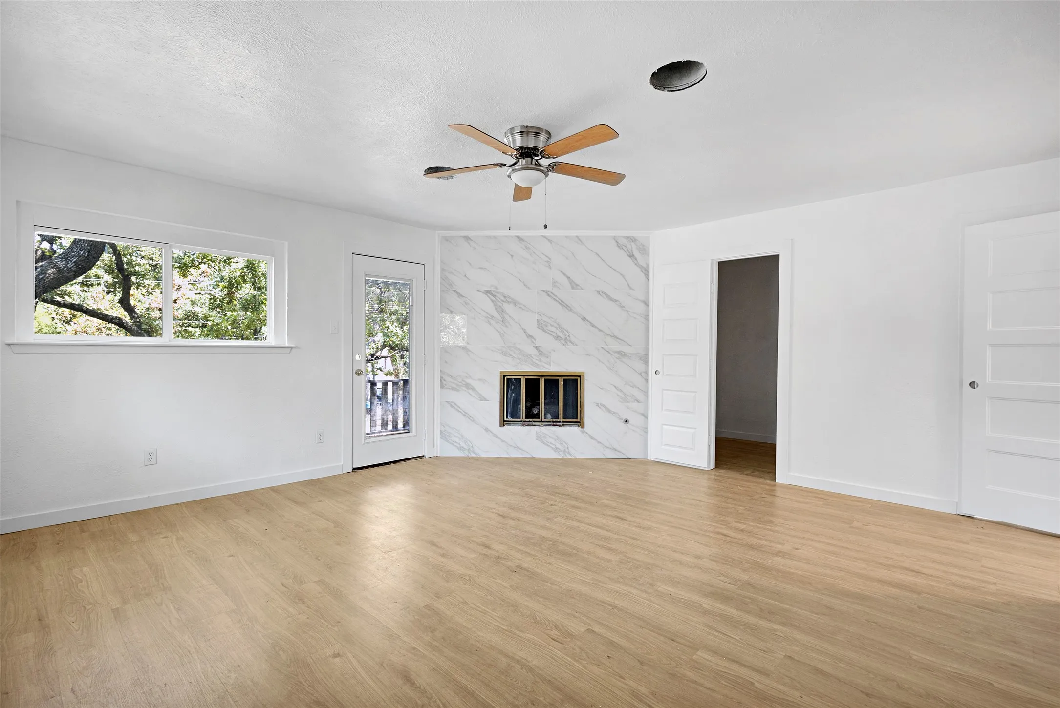 Single Family Residence For Sale in Tarrant County , 520 Circleview Drive S, Hurst, Texas 76054, 4 Bedroom, 3 Bathroom, 2 Garage spaces, 2,444 Sqft, built in 1961, mls#21371273, Real Estate Agent in Hurst, Homes For Sale in Tarrant county, Homes For Sale in Hurst, Realtor in Hurst Texas, Real Estate Brokerage Independent Realty Texas, Luminita Cordes Realtor