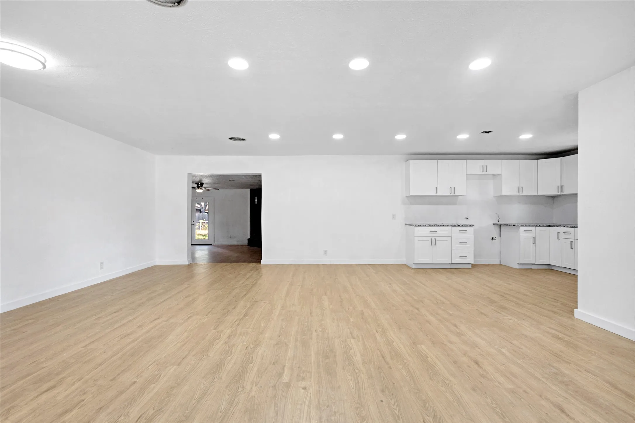 Single Family Residence For Sale in Tarrant County , 520 Circleview Drive S, Hurst, Texas 76054, 4 Bedroom, 3 Bathroom, 2 Garage spaces, 2,444 Sqft, built in 1961, mls#21371273, Real Estate Agent in Hurst, Homes For Sale in Tarrant county, Homes For Sale in Hurst, Realtor in Hurst Texas, Real Estate Brokerage Independent Realty Texas, Luminita Cordes Realtor