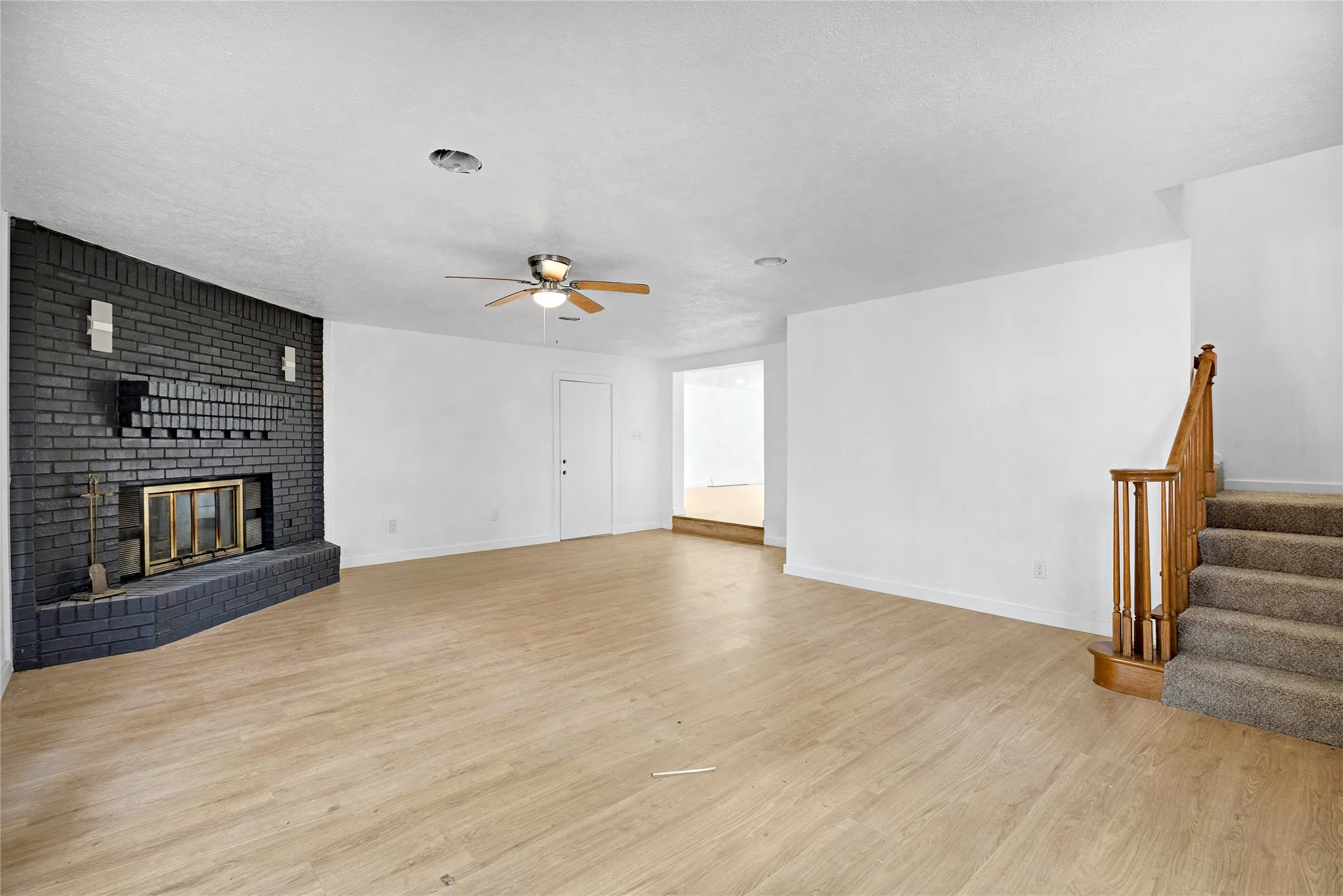 Single Family Residence For Sale in Tarrant County , 520 Circleview Drive S, Hurst, Texas 76054, 4 Bedroom, 3 Bathroom, 2 Garage spaces, 2,444 Sqft, built in 1961, mls#21371273, Real Estate Agent in Hurst, Homes For Sale in Tarrant county, Homes For Sale in Hurst, Realtor in Hurst Texas, Real Estate Brokerage Independent Realty Texas, Luminita Cordes Realtor