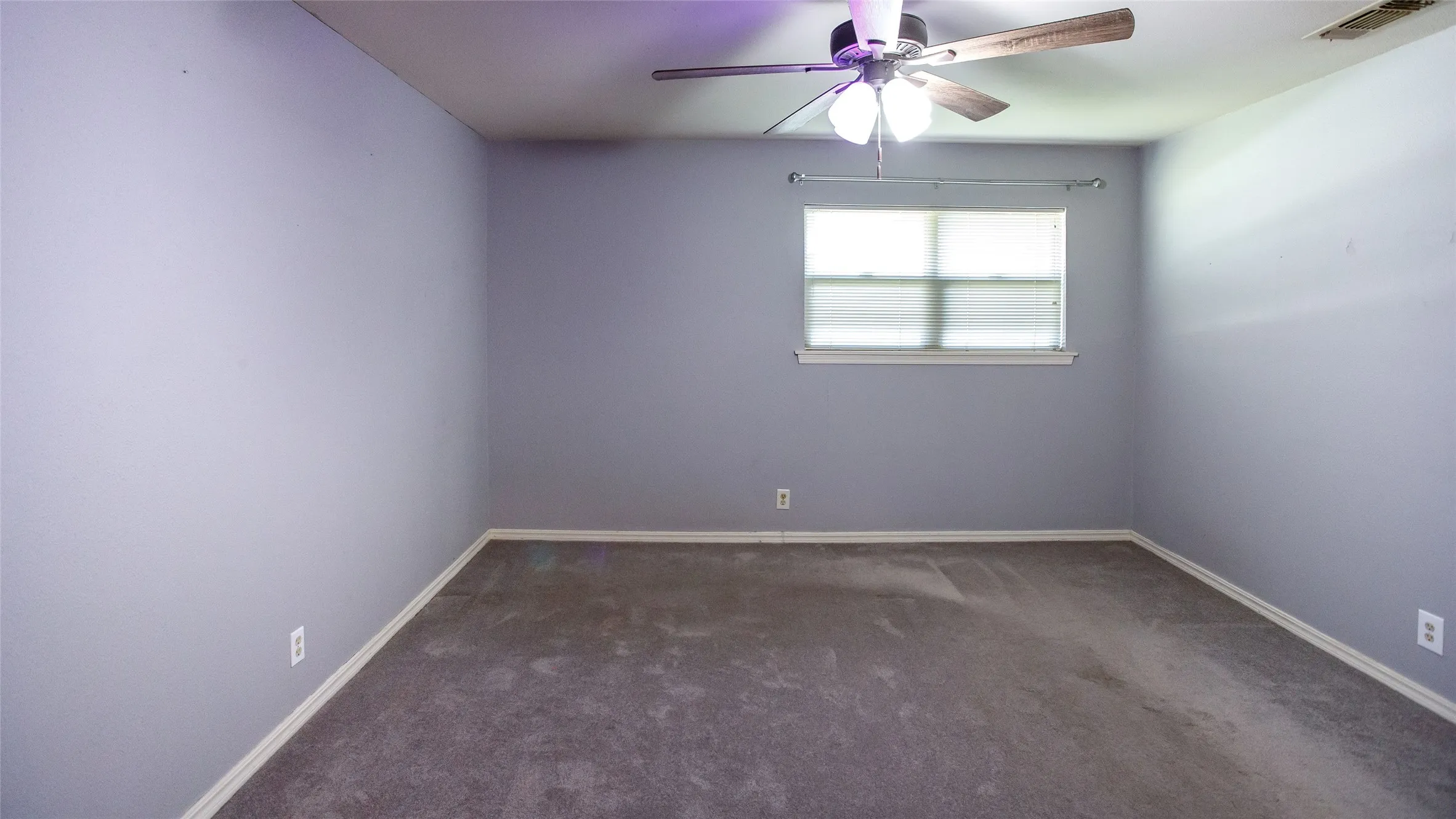 Single Family Residence For Sale in Young County , 1009 W Edwards, Olney, Texas 76374, 3 Bedroom, 2 Bathroom, 2 Garage spaces, 1,517 Sqft, built in 1971, mls#21373140, Real Estate Agent in Olney, Homes For Sale in Young county, Homes For Sale in Olney, Realtor in Olney Texas, Real Estate Brokerage Independent Realty Texas, Luminita Cordes Realtor