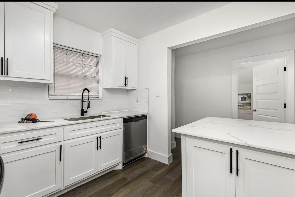Single Family Residence For Sale in Navarro County , 1527 Columbia Avenue, Corsicana, Texas 75110, 3 Bedroom, 1 Bathroom, Garage spaces, 1,106 Sqft, built in 1935, mls#21370266, Real Estate Agent in Corsicana, Homes For Sale in Navarro county, Homes For Sale in Corsicana, Realtor in Corsicana Texas, Real Estate Brokerage Independent Realty Texas, Luminita Cordes Realtor