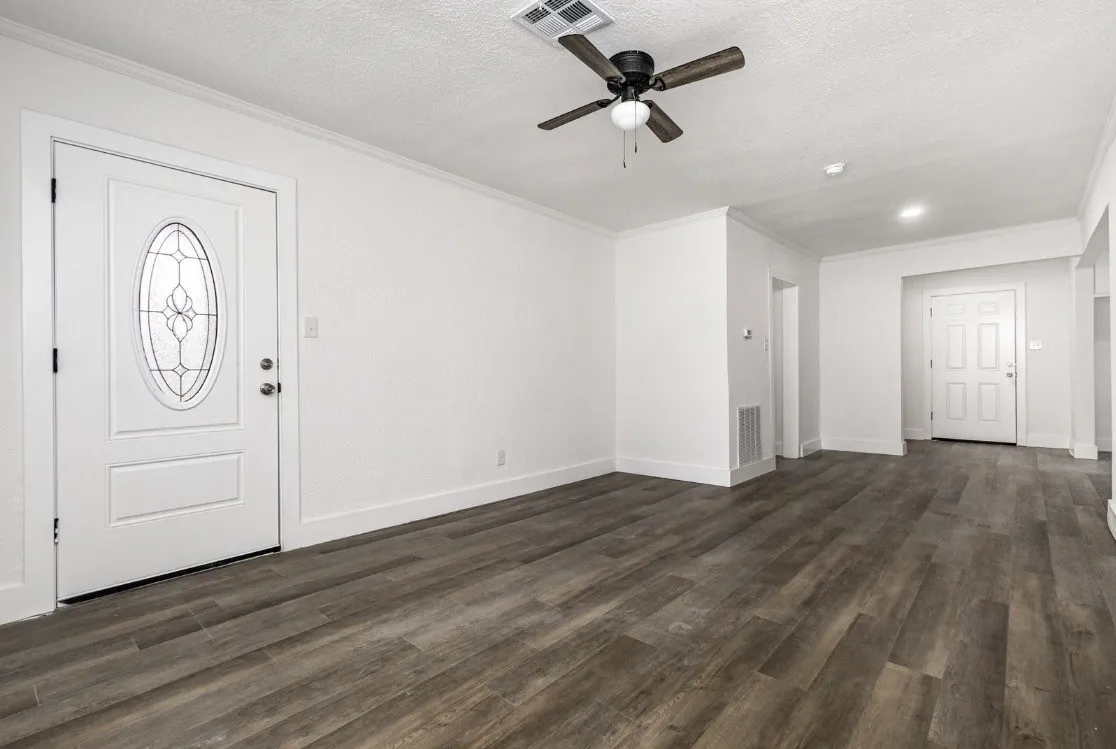 Single Family Residence For Sale in Navarro County , 1527 Columbia Avenue, Corsicana, Texas 75110, 3 Bedroom, 1 Bathroom, Garage spaces, 1,106 Sqft, built in 1935, mls#21370266, Real Estate Agent in Corsicana, Homes For Sale in Navarro county, Homes For Sale in Corsicana, Realtor in Corsicana Texas, Real Estate Brokerage Independent Realty Texas, Luminita Cordes Realtor