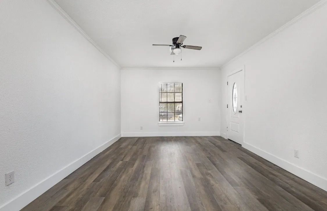 Single Family Residence For Sale in Navarro County , 1527 Columbia Avenue, Corsicana, Texas 75110, 3 Bedroom, 1 Bathroom, Garage spaces, 1,106 Sqft, built in 1935, mls#21370266, Real Estate Agent in Corsicana, Homes For Sale in Navarro county, Homes For Sale in Corsicana, Realtor in Corsicana Texas, Real Estate Brokerage Independent Realty Texas, Luminita Cordes Realtor