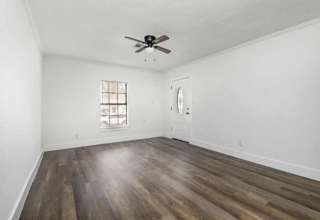 Single Family Residence For Sale in Navarro County , 1527 Columbia Avenue, Corsicana, Texas 75110, 3 Bedroom, 1 Bathroom, Garage spaces, 1,106 Sqft, built in 1935, mls#21370266, Real Estate Agent in Corsicana, Homes For Sale in Navarro county, Homes For Sale in Corsicana, Realtor in Corsicana Texas, Real Estate Brokerage Independent Realty Texas, Luminita Cordes Realtor