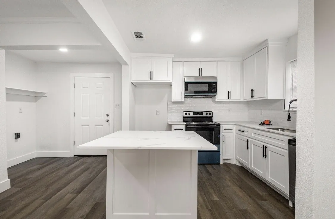 Single Family Residence For Sale in Navarro County , 1527 Columbia Avenue, Corsicana, Texas 75110, 3 Bedroom, 1 Bathroom, Garage spaces, 1,106 Sqft, built in 1935, mls#21370266, Real Estate Agent in Corsicana, Homes For Sale in Navarro county, Homes For Sale in Corsicana, Realtor in Corsicana Texas, Real Estate Brokerage Independent Realty Texas, Luminita Cordes Realtor
