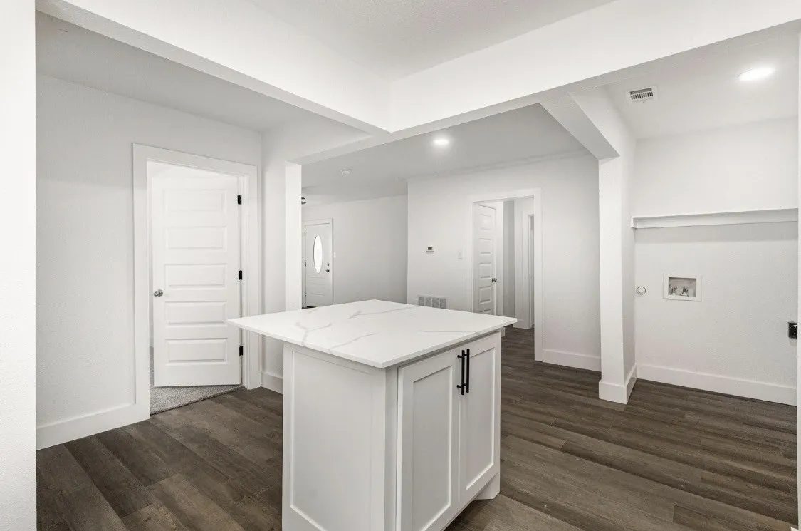 Single Family Residence For Sale in Navarro County , 1527 Columbia Avenue, Corsicana, Texas 75110, 3 Bedroom, 1 Bathroom, Garage spaces, 1,106 Sqft, built in 1935, mls#21370266, Real Estate Agent in Corsicana, Homes For Sale in Navarro county, Homes For Sale in Corsicana, Realtor in Corsicana Texas, Real Estate Brokerage Independent Realty Texas, Luminita Cordes Realtor