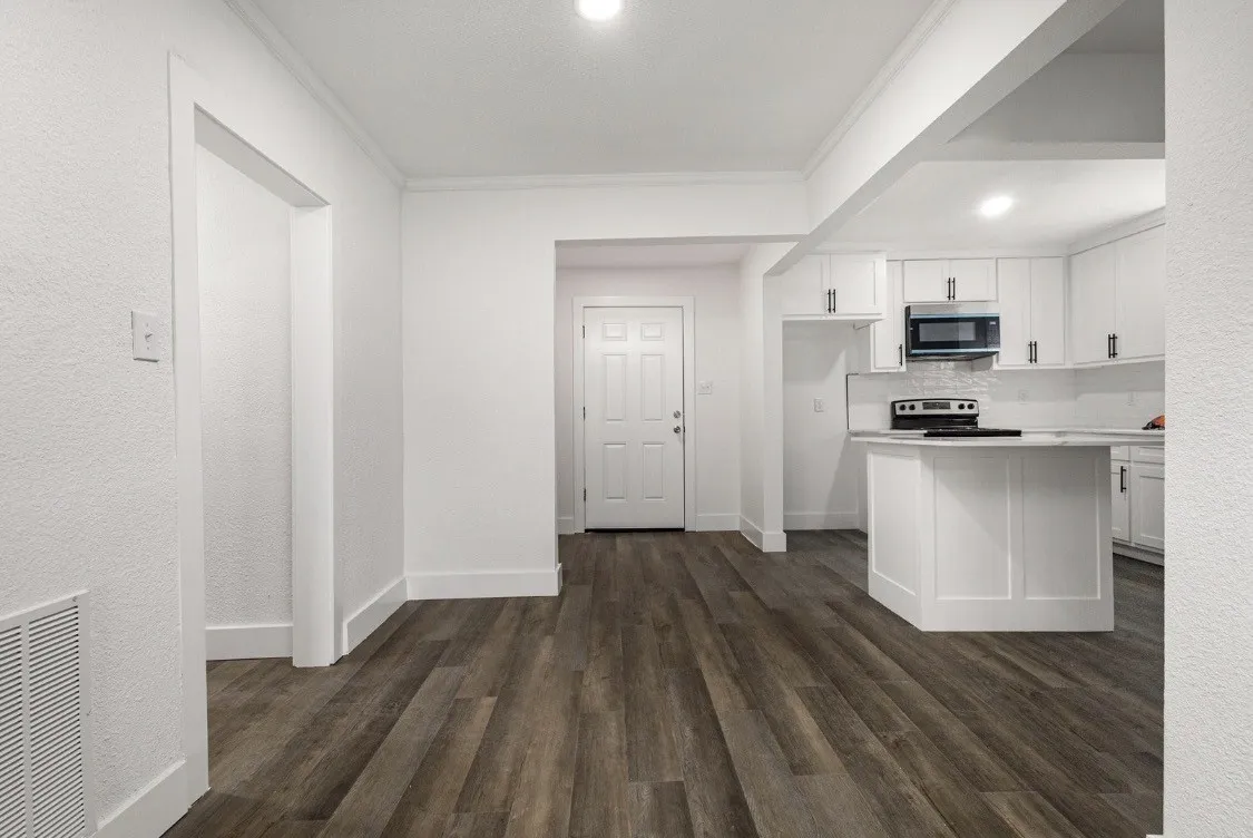 Single Family Residence For Sale in Navarro County , 1527 Columbia Avenue, Corsicana, Texas 75110, 3 Bedroom, 1 Bathroom, Garage spaces, 1,106 Sqft, built in 1935, mls#21370266, Real Estate Agent in Corsicana, Homes For Sale in Navarro county, Homes For Sale in Corsicana, Realtor in Corsicana Texas, Real Estate Brokerage Independent Realty Texas, Luminita Cordes Realtor