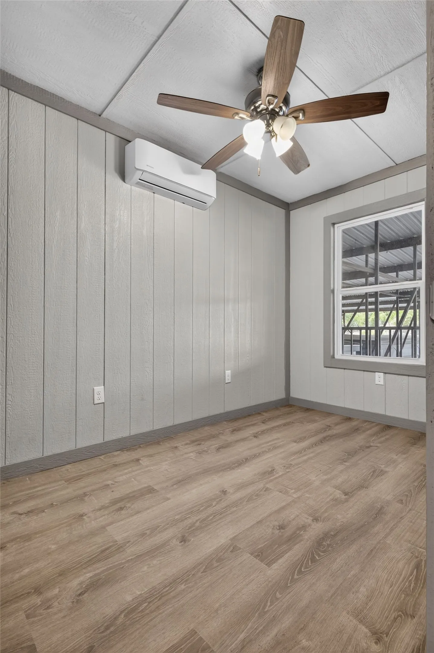 Single Family Residence For Sale in Grayson County , 512 Mill Creek Road #8-14L, 14R, Pottsboro, Texas 75076, 4 Bedroom, 1 Bathroom, Garage spaces, 1,400 Sqft, built in 2023, mls#21372659, Real Estate Agent in Pottsboro, Homes For Sale in Grayson county, Homes For Sale in Pottsboro, Realtor in Pottsboro Texas, Real Estate Brokerage Independent Realty Texas, Luminita Cordes Realtor