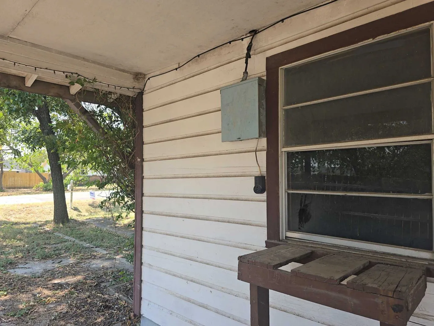 Single Family Residence For Sale in Johnson County , 307 E Weaver Avenue, Alvarado, Texas 76009, 2 Bedroom, 2 Bathroom, Garage spaces, 936 Sqft, built in 1998, mls#21373139, Real Estate Agent in Alvarado, Homes For Sale in Johnson county, Homes For Sale in Alvarado, Realtor in Alvarado Texas, Real Estate Brokerage Independent Realty Texas, Luminita Cordes Realtor