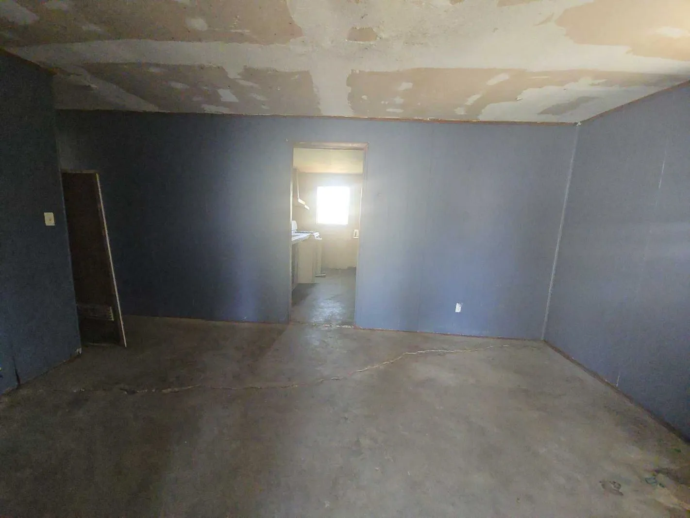 Single Family Residence For Sale in Johnson County , 307 E Weaver Avenue, Alvarado, Texas 76009, 2 Bedroom, 2 Bathroom, Garage spaces, 936 Sqft, built in 1998, mls#21373139, Real Estate Agent in Alvarado, Homes For Sale in Johnson county, Homes For Sale in Alvarado, Realtor in Alvarado Texas, Real Estate Brokerage Independent Realty Texas, Luminita Cordes Realtor