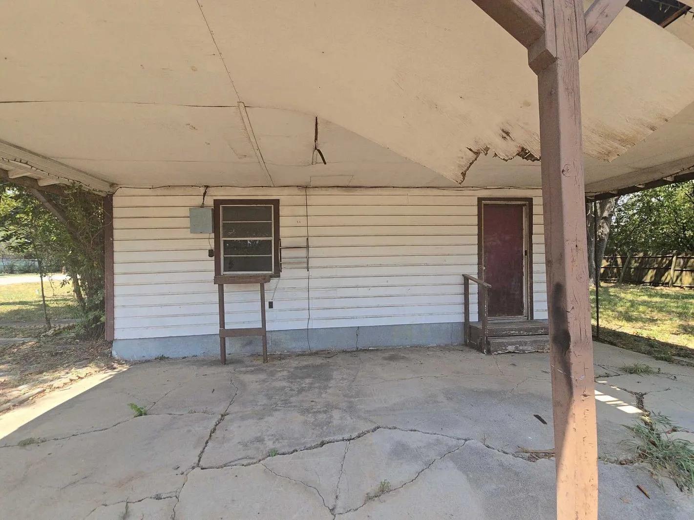 Single Family Residence For Sale in Johnson County , 307 E Weaver Avenue, Alvarado, Texas 76009, 2 Bedroom, 2 Bathroom, Garage spaces, 936 Sqft, built in 1998, mls#21373139, Real Estate Agent in Alvarado, Homes For Sale in Johnson county, Homes For Sale in Alvarado, Realtor in Alvarado Texas, Real Estate Brokerage Independent Realty Texas, Luminita Cordes Realtor