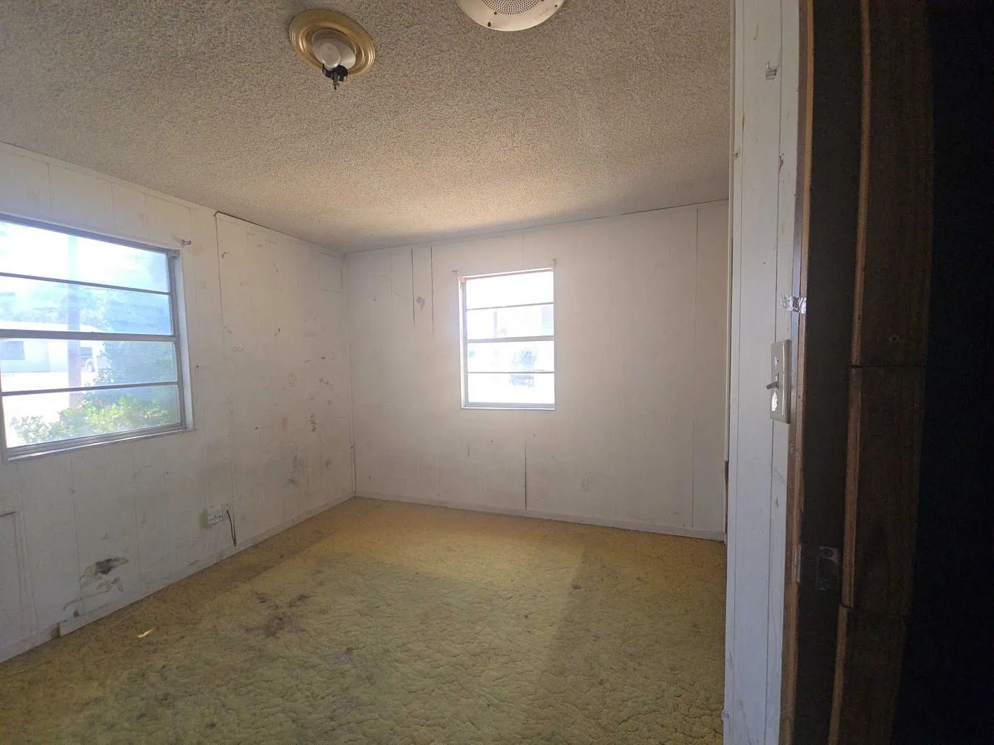 Single Family Residence For Sale in Johnson County , 307 E Weaver Avenue, Alvarado, Texas 76009, 2 Bedroom, 2 Bathroom, Garage spaces, 936 Sqft, built in 1998, mls#21373139, Real Estate Agent in Alvarado, Homes For Sale in Johnson county, Homes For Sale in Alvarado, Realtor in Alvarado Texas, Real Estate Brokerage Independent Realty Texas, Luminita Cordes Realtor