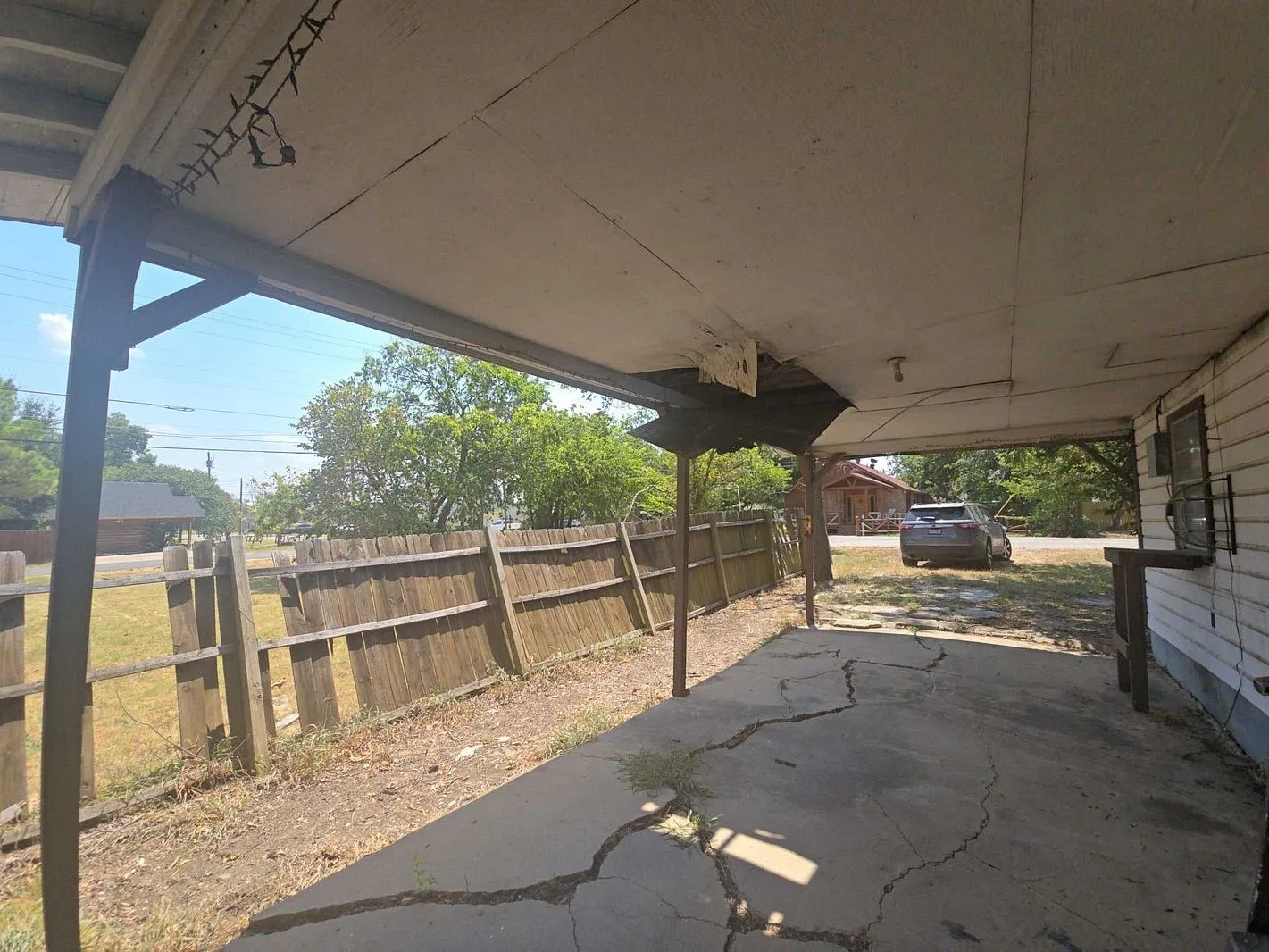Single Family Residence For Sale in Johnson County , 307 E Weaver Avenue, Alvarado, Texas 76009, 2 Bedroom, 2 Bathroom, Garage spaces, 936 Sqft, built in 1998, mls#21373139, Real Estate Agent in Alvarado, Homes For Sale in Johnson county, Homes For Sale in Alvarado, Realtor in Alvarado Texas, Real Estate Brokerage Independent Realty Texas, Luminita Cordes Realtor